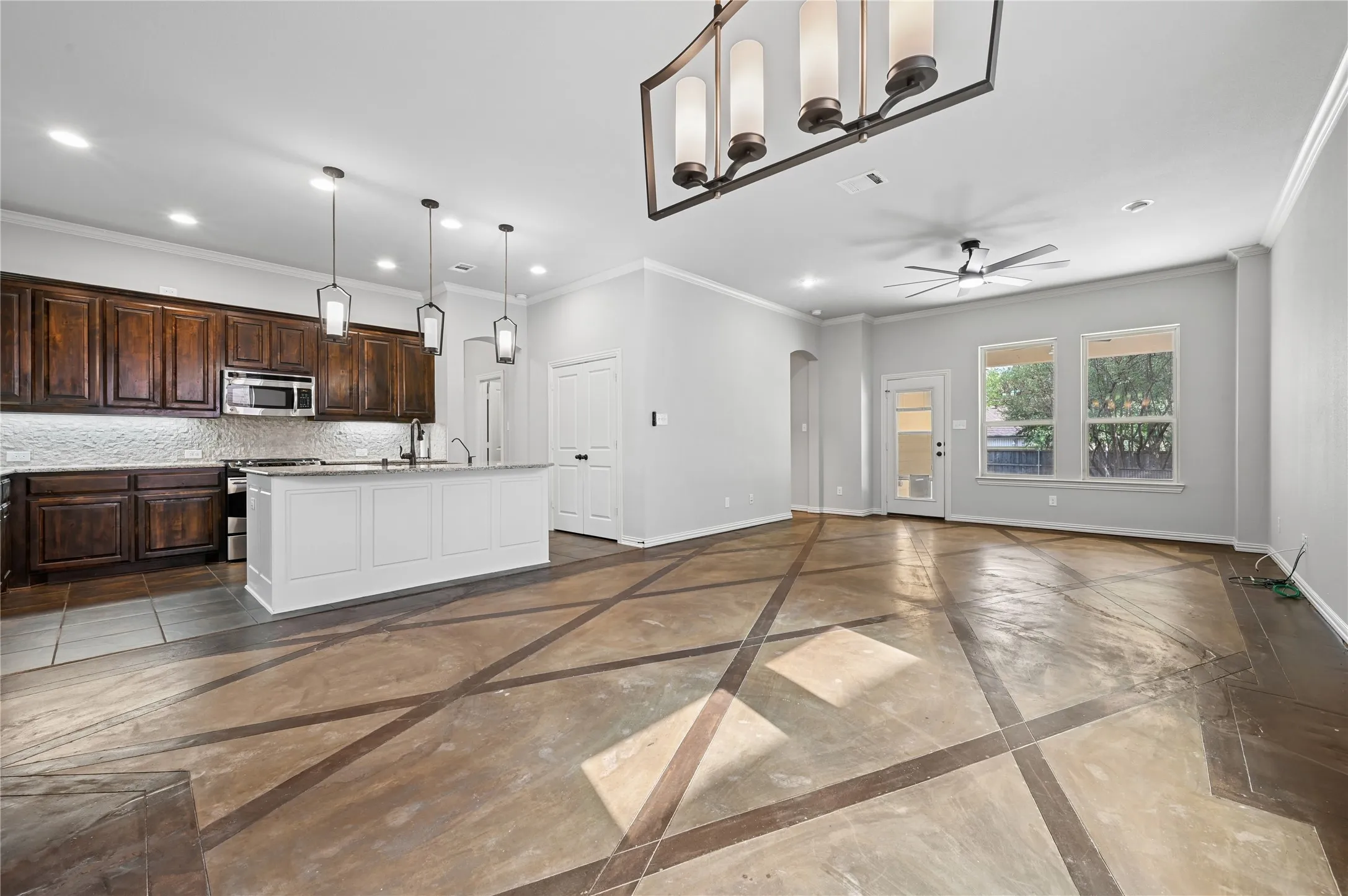 Single Family Residence For Sale in Dallas County , 6918 Belteau Lane, Dallas, Texas 75227, 3 Bedroom, 2 Bathroom, 2 Garage spaces, 2,008 Sqft, built in 2012, mls#21386637, Real Estate Agent in Dallas, Homes For Sale in Dallas county, Homes For Sale in Dallas, Realtor in Dallas Texas, Real Estate Brokerage Independent Realty Texas, Luminita Cordes Realtor