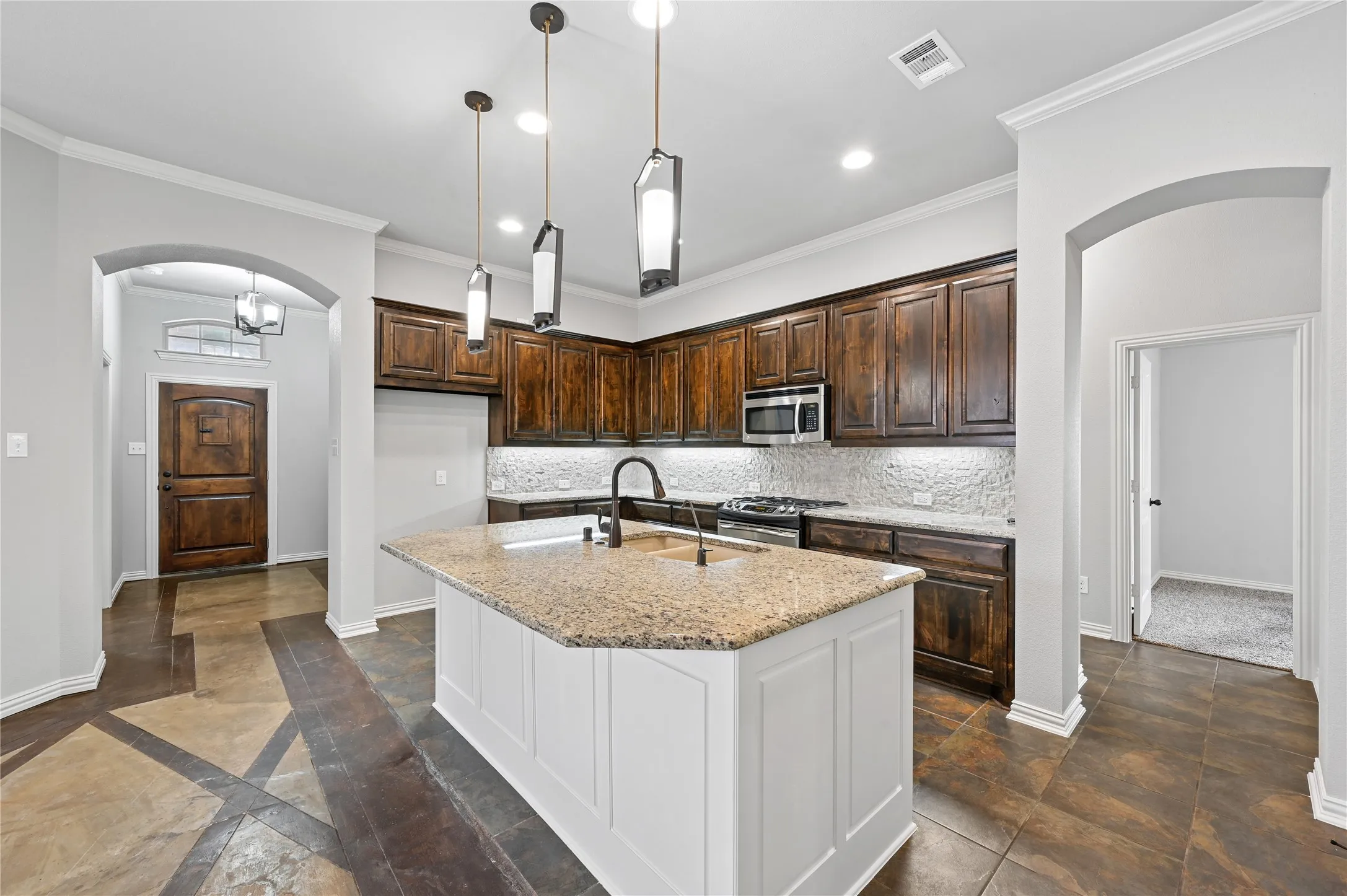 Single Family Residence For Sale in Dallas County , 6918 Belteau Lane, Dallas, Texas 75227, 3 Bedroom, 2 Bathroom, 2 Garage spaces, 2,008 Sqft, built in 2012, mls#21386637, Real Estate Agent in Dallas, Homes For Sale in Dallas county, Homes For Sale in Dallas, Realtor in Dallas Texas, Real Estate Brokerage Independent Realty Texas, Luminita Cordes Realtor