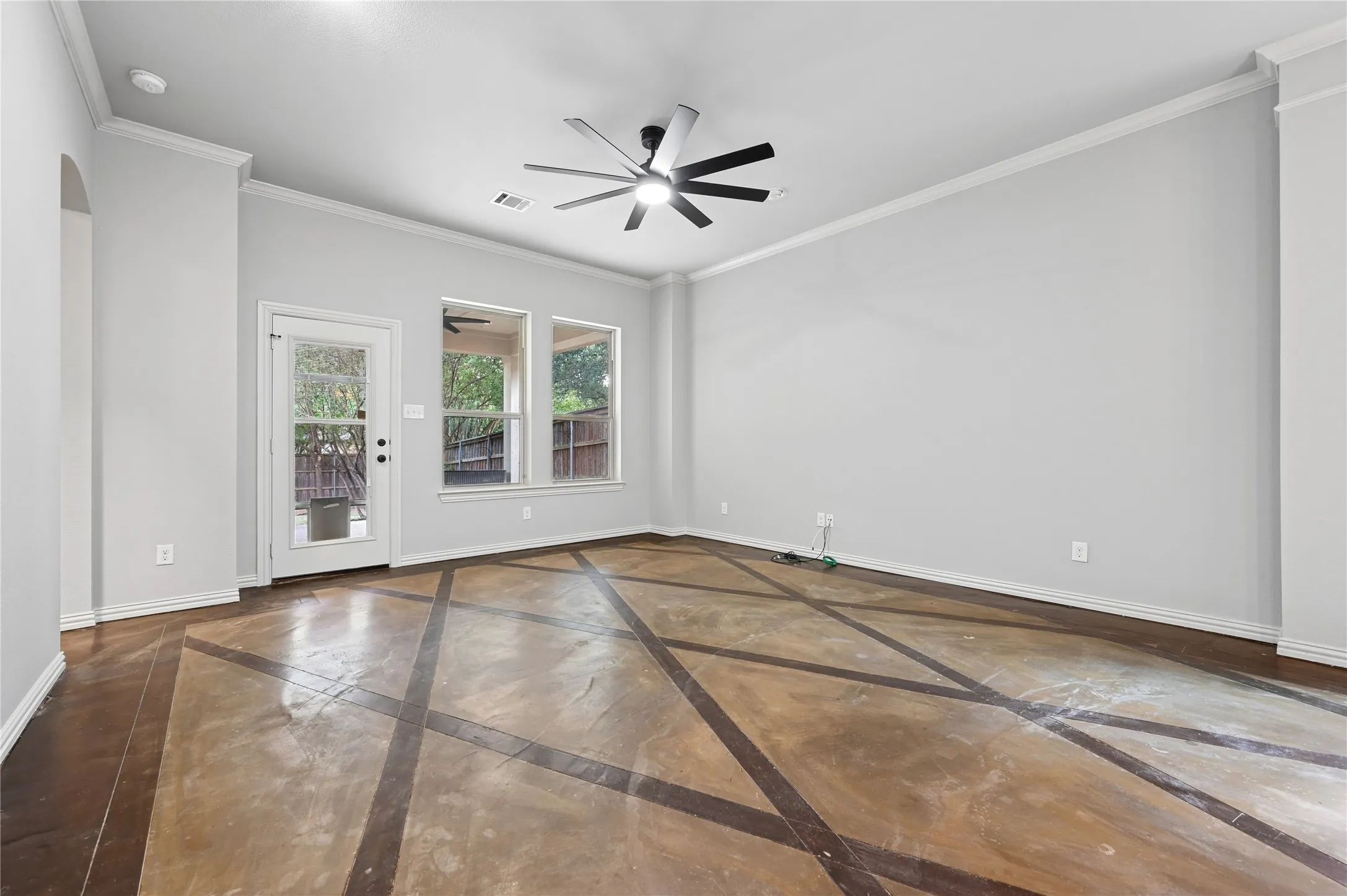 Single Family Residence For Sale in Dallas County , 6918 Belteau Lane, Dallas, Texas 75227, 3 Bedroom, 2 Bathroom, 2 Garage spaces, 2,008 Sqft, built in 2012, mls#21386637, Real Estate Agent in Dallas, Homes For Sale in Dallas county, Homes For Sale in Dallas, Realtor in Dallas Texas, Real Estate Brokerage Independent Realty Texas, Luminita Cordes Realtor
