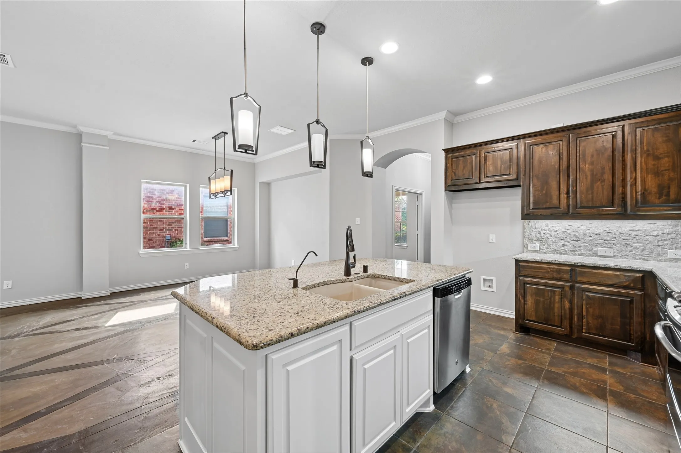 Single Family Residence For Sale in Dallas County , 6918 Belteau Lane, Dallas, Texas 75227, 3 Bedroom, 2 Bathroom, 2 Garage spaces, 2,008 Sqft, built in 2012, mls#21386637, Real Estate Agent in Dallas, Homes For Sale in Dallas county, Homes For Sale in Dallas, Realtor in Dallas Texas, Real Estate Brokerage Independent Realty Texas, Luminita Cordes Realtor