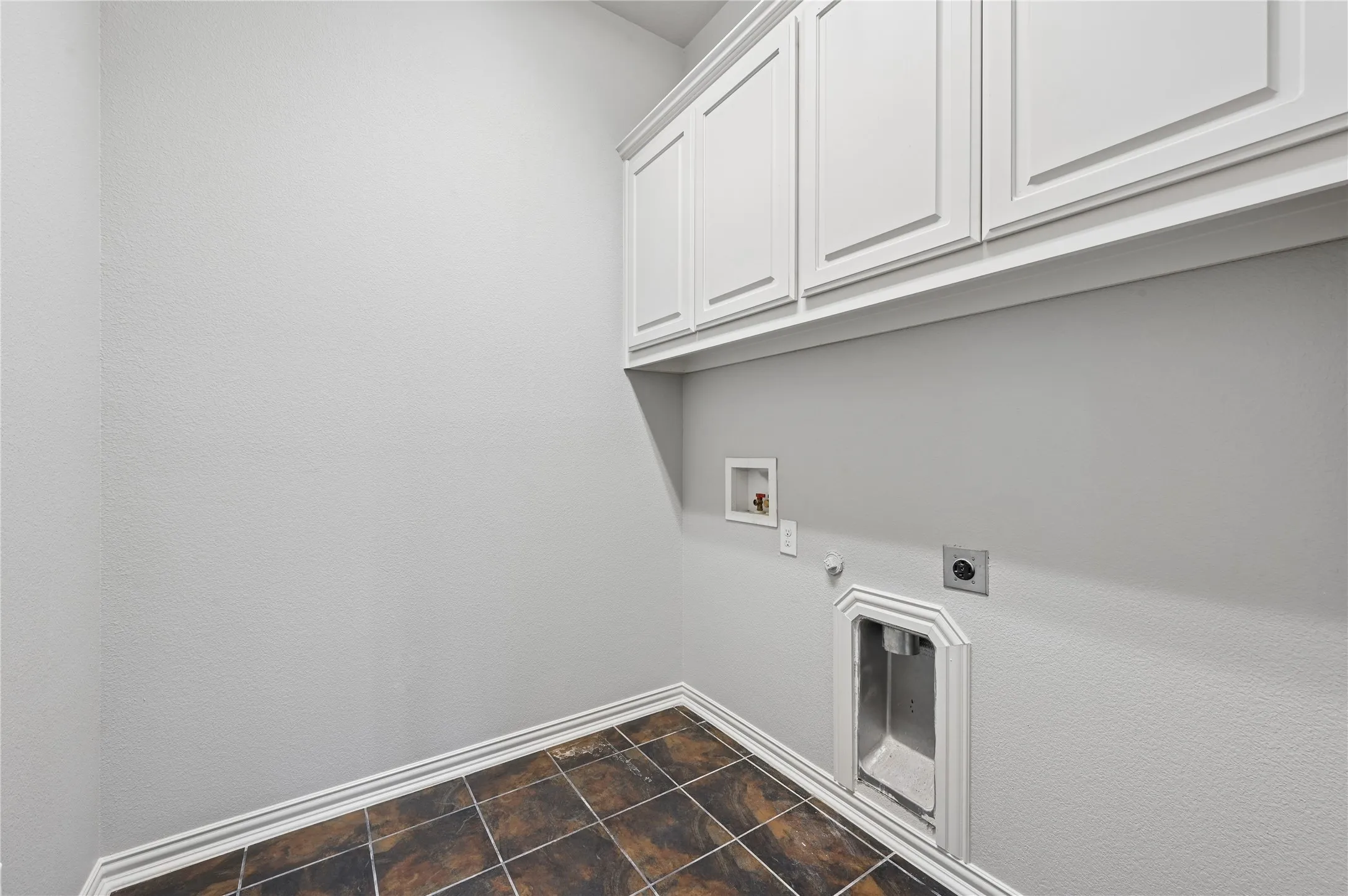 Single Family Residence For Sale in Dallas County , 6918 Belteau Lane, Dallas, Texas 75227, 3 Bedroom, 2 Bathroom, 2 Garage spaces, 2,008 Sqft, built in 2012, mls#21386637, Real Estate Agent in Dallas, Homes For Sale in Dallas county, Homes For Sale in Dallas, Realtor in Dallas Texas, Real Estate Brokerage Independent Realty Texas, Luminita Cordes Realtor