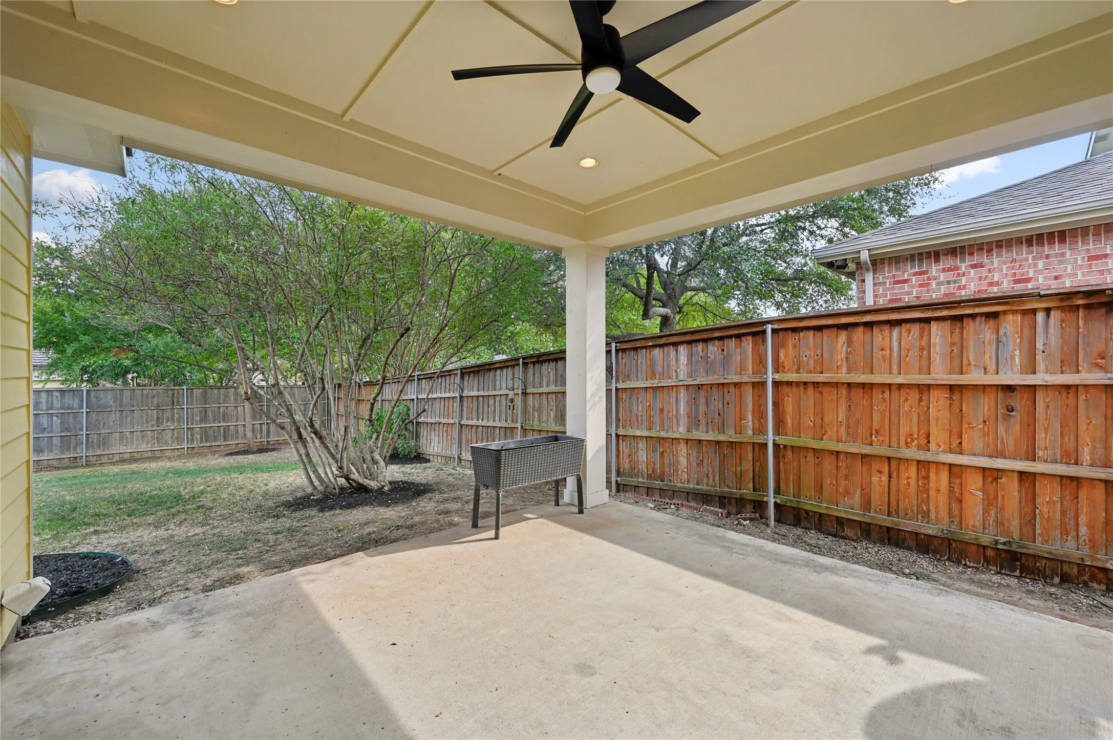 Single Family Residence For Sale in Dallas County , 6918 Belteau Lane, Dallas, Texas 75227, 3 Bedroom, 2 Bathroom, 2 Garage spaces, 2,008 Sqft, built in 2012, mls#21386637, Real Estate Agent in Dallas, Homes For Sale in Dallas county, Homes For Sale in Dallas, Realtor in Dallas Texas, Real Estate Brokerage Independent Realty Texas, Luminita Cordes Realtor
