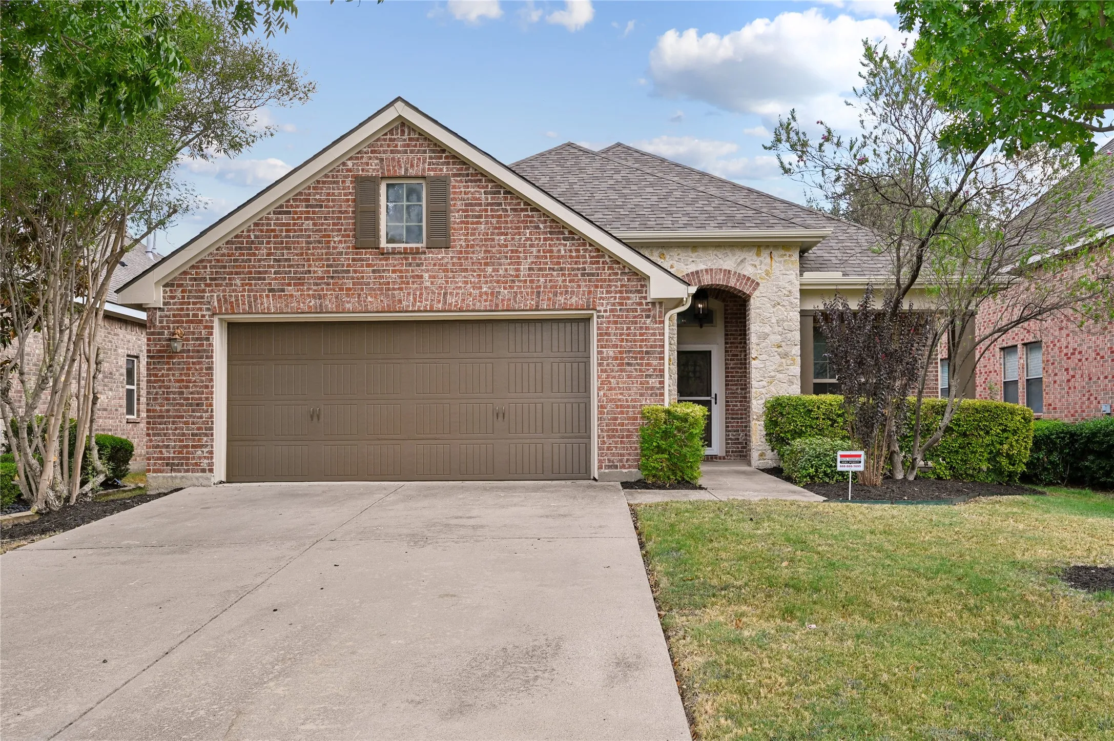Single Family Residence For Sale in Dallas County , 6918 Belteau Lane, Dallas, Texas 75227, 3 Bedroom, 2 Bathroom, 2 Garage spaces, 2,008 Sqft, built in 2012, mls#21386637, Real Estate Agent in Dallas, Homes For Sale in Dallas county, Homes For Sale in Dallas, Realtor in Dallas Texas, Real Estate Brokerage Independent Realty Texas, Luminita Cordes Realtor