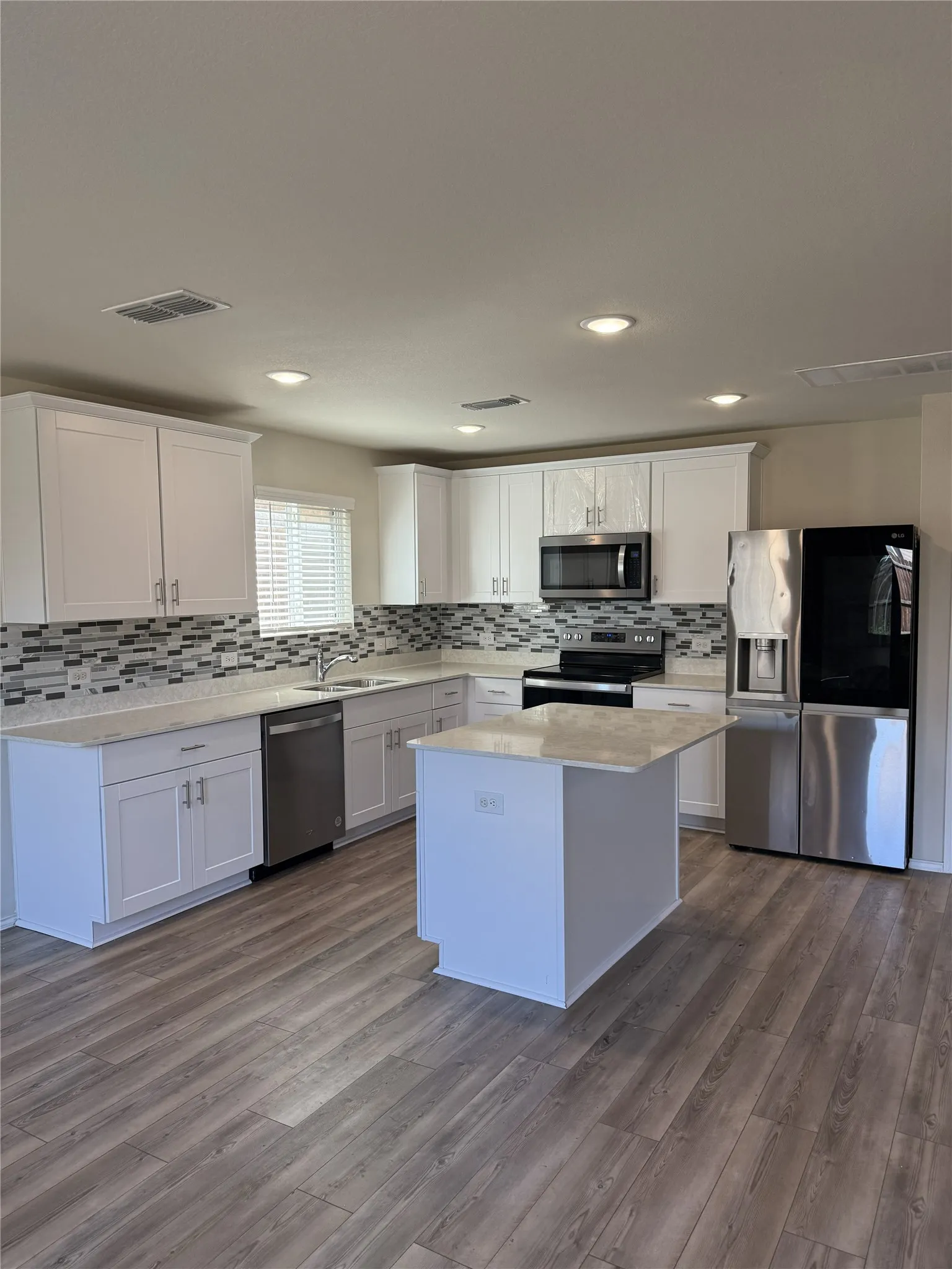 Single Family Residence For Rent in Collin County , 857 Ozark Path, Princeton, Texas 75407, 4 Bedroom, 3 Bathroom, 2 Garage spaces, 2,419 Sqft, built in 2022, mls#21386644, Real Estate Agent in Princeton, Homes For Rent in Collin county, Homes For Rent in Princeton, Realtor in Princeton Texas, Real Estate Brokerage Independent Realty Texas, Luminita Cordes Realtor