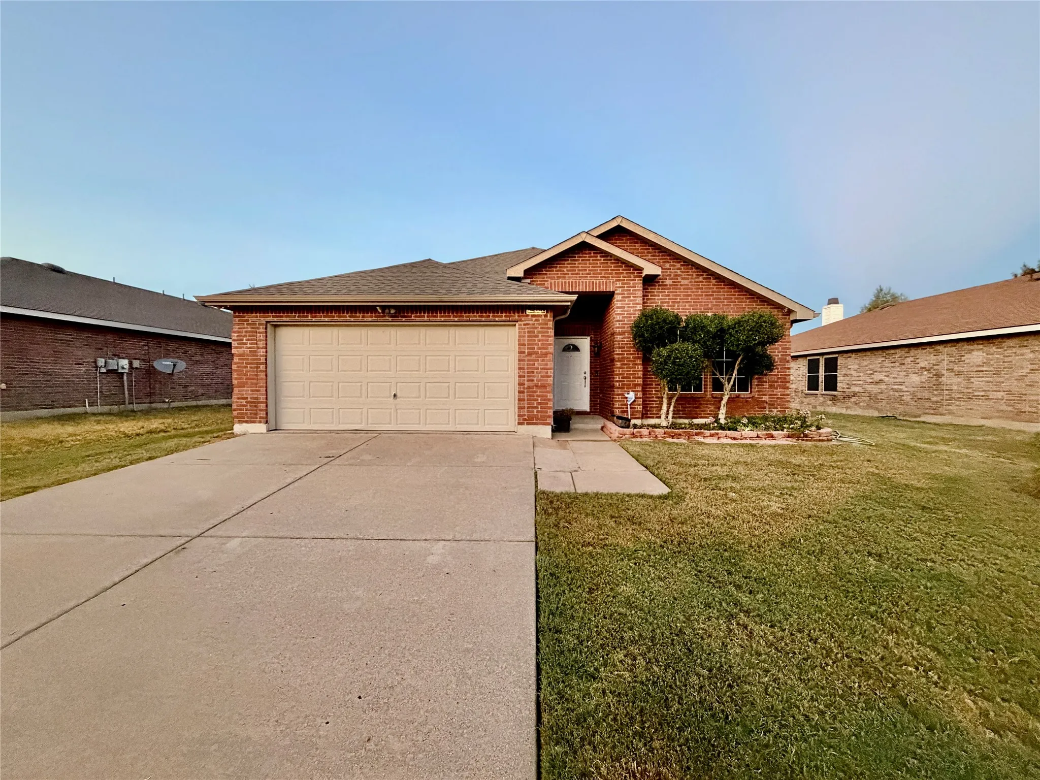 Single Family Residence For Rent in Tarrant County , 8107 Stowe Springs Lane, Arlington, Texas 76002, 3 Bedroom, 2 Bathroom, 2 Garage spaces, 1,673 Sqft, built in 2007, mls#21386598, Real Estate Agent in Arlington, Homes For Rent in Tarrant county, Homes For Rent in Arlington, Realtor in Arlington Texas, Real Estate Brokerage Independent Realty Texas, Luminita Cordes Realtor