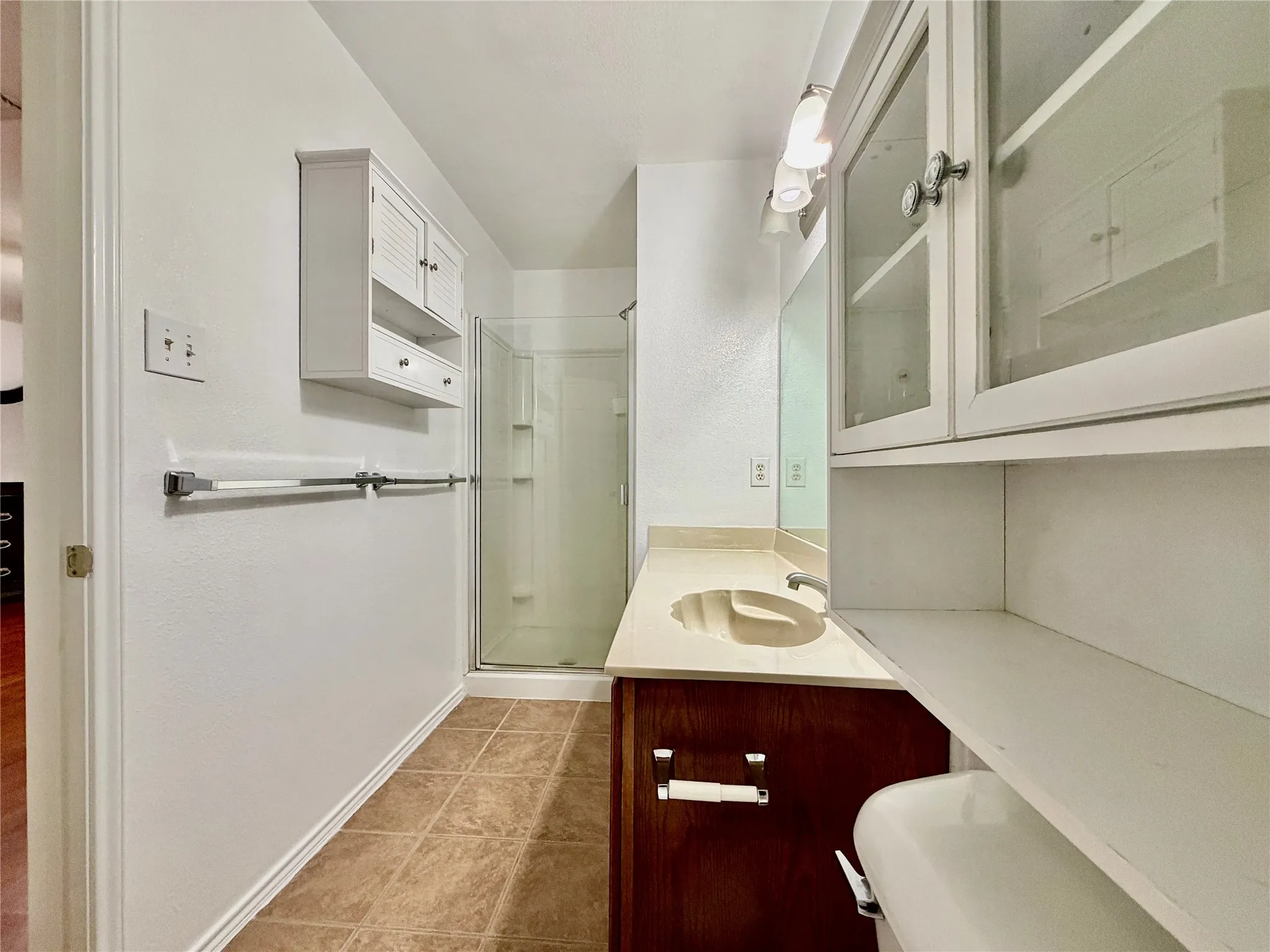 Single Family Residence For Rent in Tarrant County , 8107 Stowe Springs Lane, Arlington, Texas 76002, 3 Bedroom, 2 Bathroom, 2 Garage spaces, 1,673 Sqft, built in 2007, mls#21386598, Real Estate Agent in Arlington, Homes For Rent in Tarrant county, Homes For Rent in Arlington, Realtor in Arlington Texas, Real Estate Brokerage Independent Realty Texas, Luminita Cordes Realtor