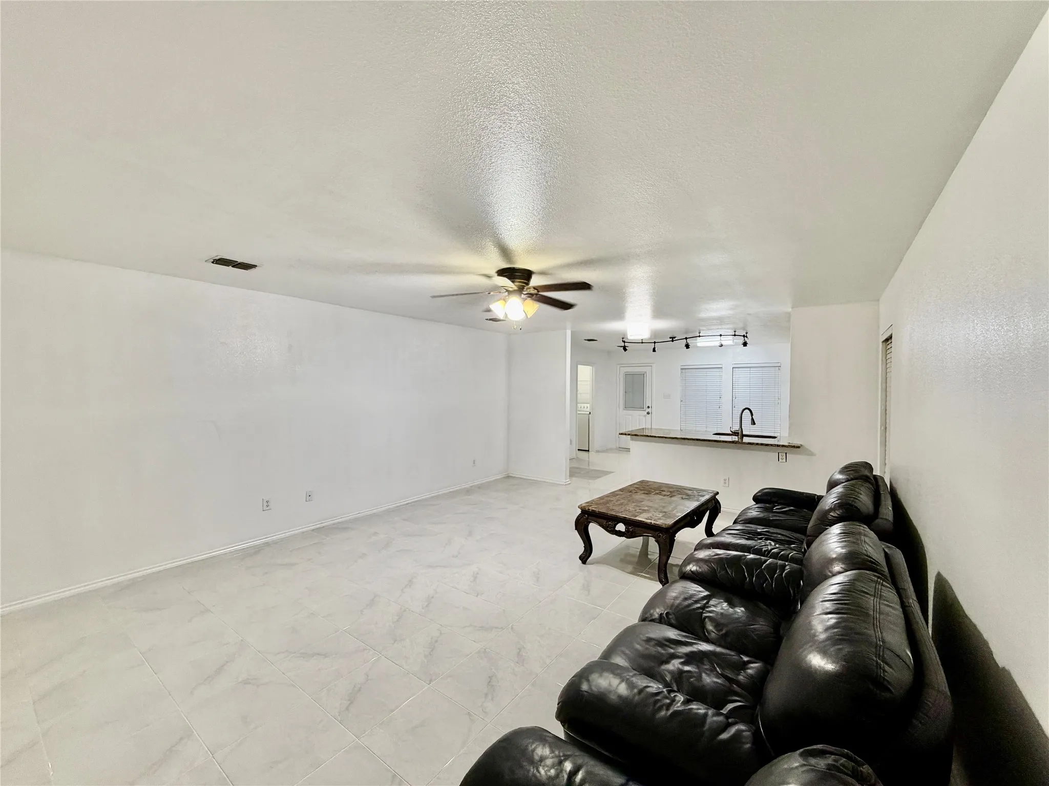 Single Family Residence For Rent in Tarrant County , 8107 Stowe Springs Lane, Arlington, Texas 76002, 3 Bedroom, 2 Bathroom, 2 Garage spaces, 1,673 Sqft, built in 2007, mls#21386598, Real Estate Agent in Arlington, Homes For Rent in Tarrant county, Homes For Rent in Arlington, Realtor in Arlington Texas, Real Estate Brokerage Independent Realty Texas, Luminita Cordes Realtor