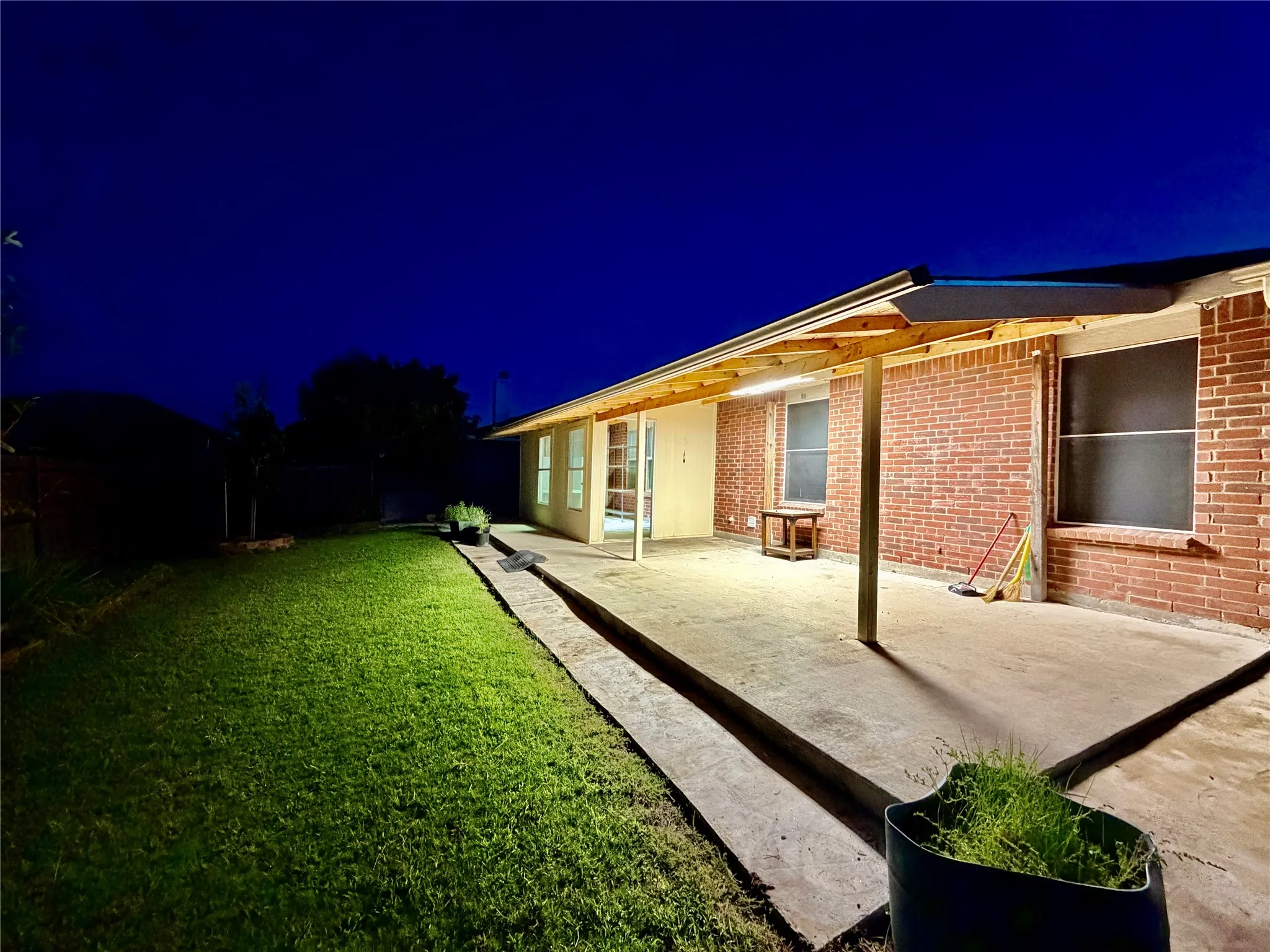 Single Family Residence For Rent in Tarrant County , 8107 Stowe Springs Lane, Arlington, Texas 76002, 3 Bedroom, 2 Bathroom, 2 Garage spaces, 1,673 Sqft, built in 2007, mls#21386598, Real Estate Agent in Arlington, Homes For Rent in Tarrant county, Homes For Rent in Arlington, Realtor in Arlington Texas, Real Estate Brokerage Independent Realty Texas, Luminita Cordes Realtor