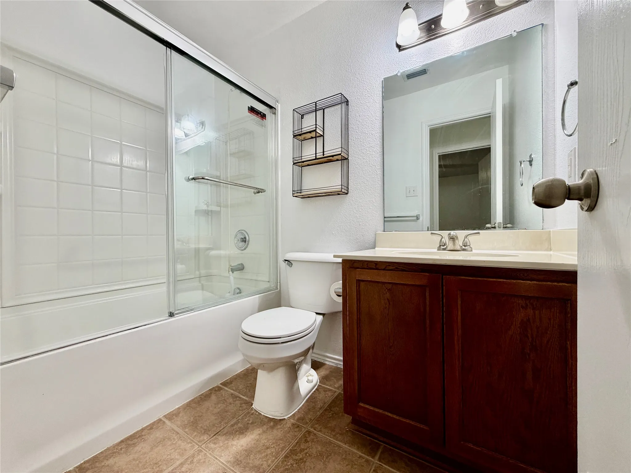 Single Family Residence For Rent in Tarrant County , 8107 Stowe Springs Lane, Arlington, Texas 76002, 3 Bedroom, 2 Bathroom, 2 Garage spaces, 1,673 Sqft, built in 2007, mls#21386598, Real Estate Agent in Arlington, Homes For Rent in Tarrant county, Homes For Rent in Arlington, Realtor in Arlington Texas, Real Estate Brokerage Independent Realty Texas, Luminita Cordes Realtor