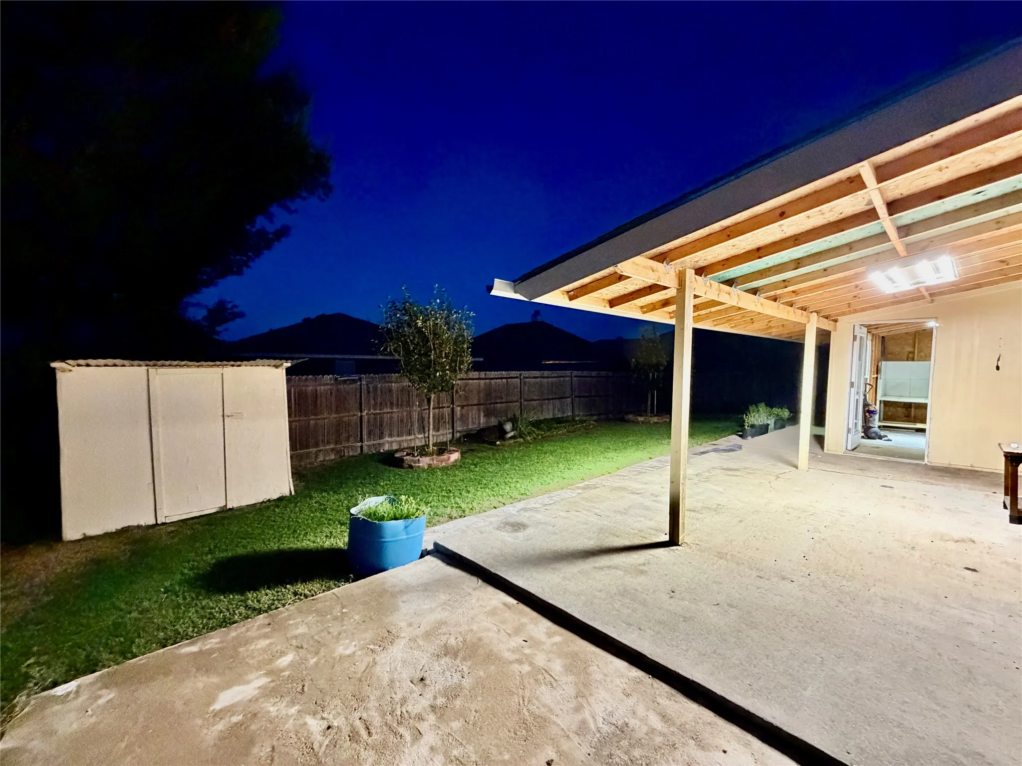 Single Family Residence For Rent in Tarrant County , 8107 Stowe Springs Lane, Arlington, Texas 76002, 3 Bedroom, 2 Bathroom, 2 Garage spaces, 1,673 Sqft, built in 2007, mls#21386598, Real Estate Agent in Arlington, Homes For Rent in Tarrant county, Homes For Rent in Arlington, Realtor in Arlington Texas, Real Estate Brokerage Independent Realty Texas, Luminita Cordes Realtor