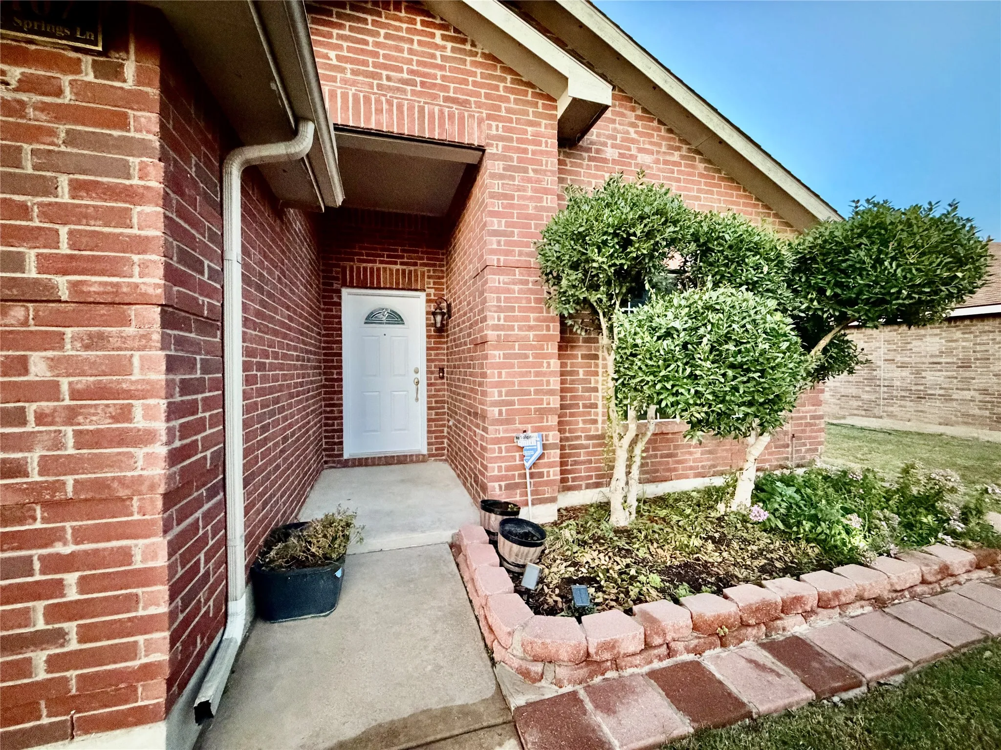 Single Family Residence For Rent in Tarrant County , 8107 Stowe Springs Lane, Arlington, Texas 76002, 3 Bedroom, 2 Bathroom, 2 Garage spaces, 1,673 Sqft, built in 2007, mls#21386598, Real Estate Agent in Arlington, Homes For Rent in Tarrant county, Homes For Rent in Arlington, Realtor in Arlington Texas, Real Estate Brokerage Independent Realty Texas, Luminita Cordes Realtor
