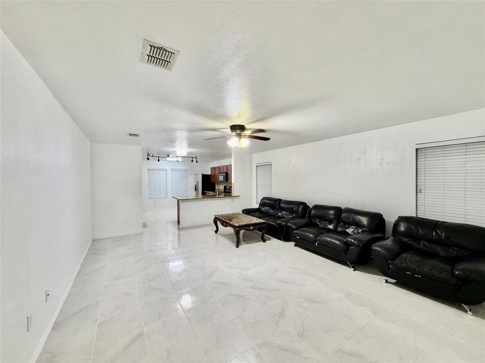 Single Family Residence For Rent in Tarrant County , 8107 Stowe Springs Lane, Arlington, Texas 76002, 3 Bedroom, 2 Bathroom, 2 Garage spaces, 1,673 Sqft, built in 2007, mls#21386598, Real Estate Agent in Arlington, Homes For Rent in Tarrant county, Homes For Rent in Arlington, Realtor in Arlington Texas, Real Estate Brokerage Independent Realty Texas, Luminita Cordes Realtor