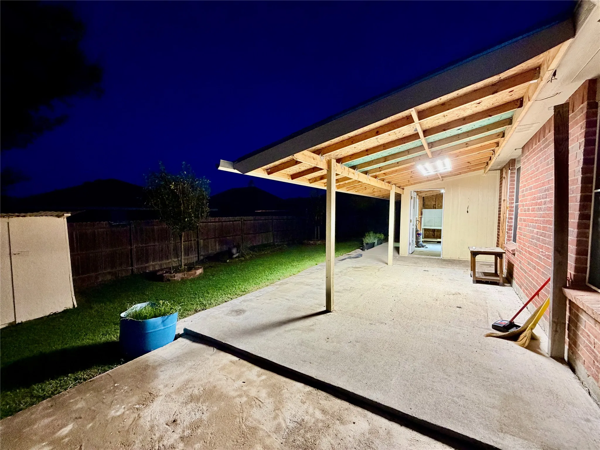 Single Family Residence For Rent in Tarrant County , 8107 Stowe Springs Lane, Arlington, Texas 76002, 3 Bedroom, 2 Bathroom, 2 Garage spaces, 1,673 Sqft, built in 2007, mls#21386598, Real Estate Agent in Arlington, Homes For Rent in Tarrant county, Homes For Rent in Arlington, Realtor in Arlington Texas, Real Estate Brokerage Independent Realty Texas, Luminita Cordes Realtor