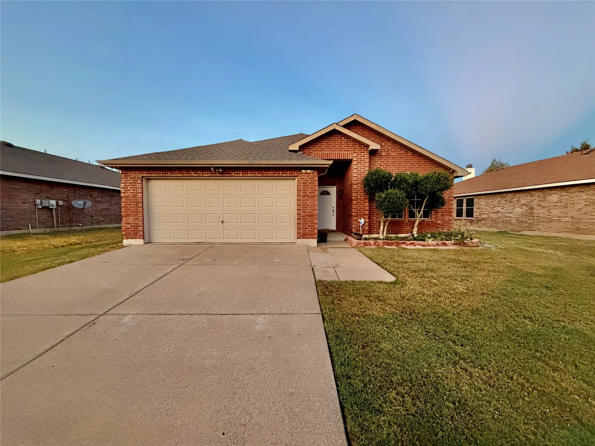 Single Family Residence For Rent in Tarrant County , 8107 Stowe Springs Lane, Arlington, Texas 76002, 3 Bedroom, 2 Bathroom, 2 Garage spaces, 1,673 Sqft, built in 2007, mls#21386598, Real Estate Agent in Arlington, Homes For Rent in Tarrant county, Homes For Rent in Arlington, Realtor in Arlington Texas, Real Estate Brokerage Independent Realty Texas, Luminita Cordes Realtor