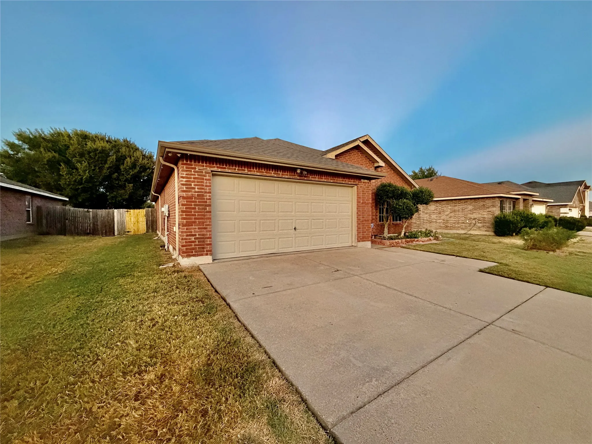 Single Family Residence For Rent in Tarrant County , 8107 Stowe Springs Lane, Arlington, Texas 76002, 3 Bedroom, 2 Bathroom, 2 Garage spaces, 1,673 Sqft, built in 2007, mls#21386598, Real Estate Agent in Arlington, Homes For Rent in Tarrant county, Homes For Rent in Arlington, Realtor in Arlington Texas, Real Estate Brokerage Independent Realty Texas, Luminita Cordes Realtor