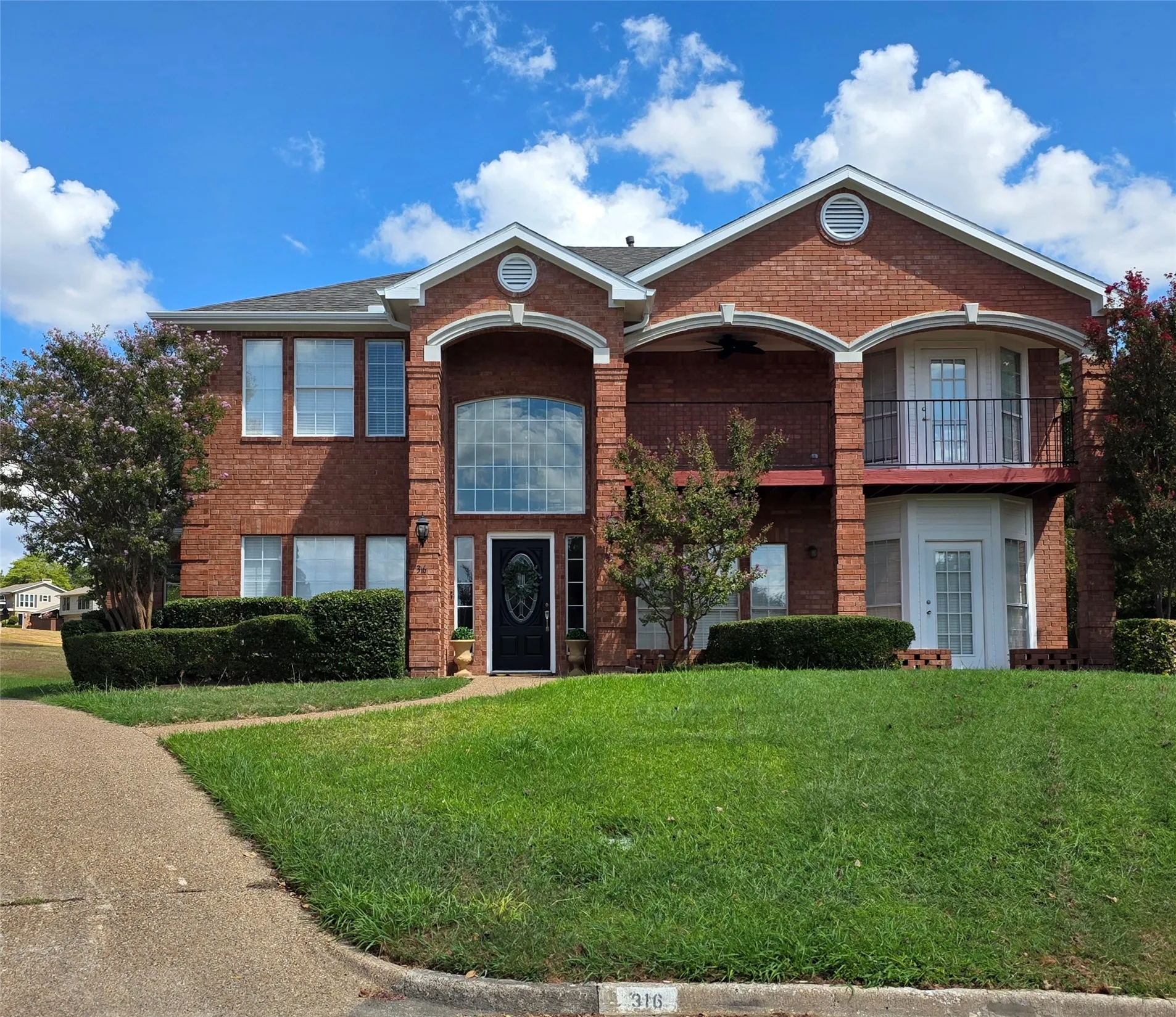 Single Family Residence For Sale in Rockwall County , 316 Harbor Landing Drive, Rockwall, Texas 75032, 4 Bedroom, 3 Bathroom, 2 Garage spaces, 2,845 Sqft, built in 1993, mls#21386605, Real Estate Agent in Rockwall, Homes For Sale in Rockwall county, Homes For Sale in Rockwall, Realtor in Rockwall Texas, Real Estate Brokerage Independent Realty Texas, Luminita Cordes Realtor