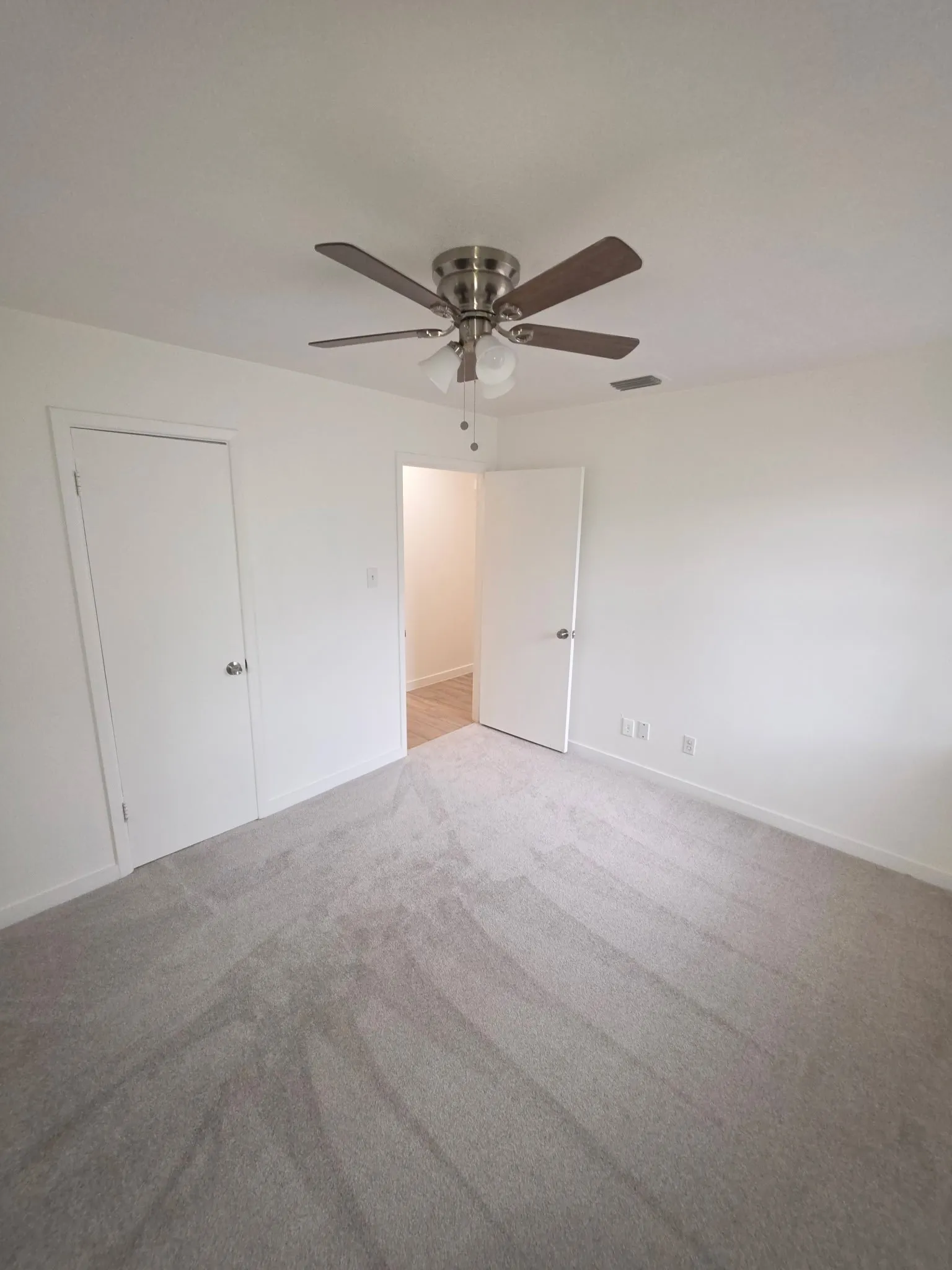 Single Family Residence For Sale in Denton County , 3522 Valley View Road, Denton, Texas 76209, 3 Bedroom, 2 Bathroom, Garage spaces, 1,507 Sqft, built in 1968, mls#21380802, Real Estate Agent in Denton, Homes For Sale in Denton county, Homes For Sale in Denton, Realtor in Denton Texas, Real Estate Brokerage Independent Realty Texas, Luminita Cordes Realtor