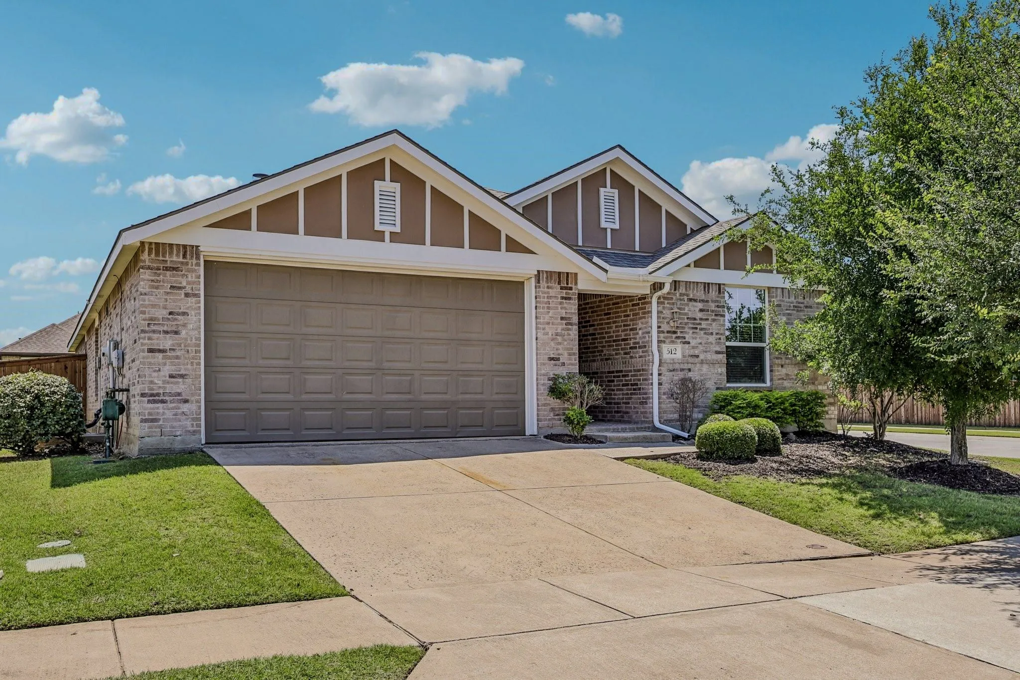 Single Family Residence For Rent in Collin County , 512 Stableford Street, Celina, Texas 75009, 4 Bedroom, 3 Bathroom, 2 Garage spaces, 2,123 Sqft, built in 2015, mls#21386654, Real Estate Agent in Celina, Homes For Rent in Collin county, Homes For Rent in Celina, Realtor in Celina Texas, Real Estate Brokerage Independent Realty Texas, Luminita Cordes Realtor