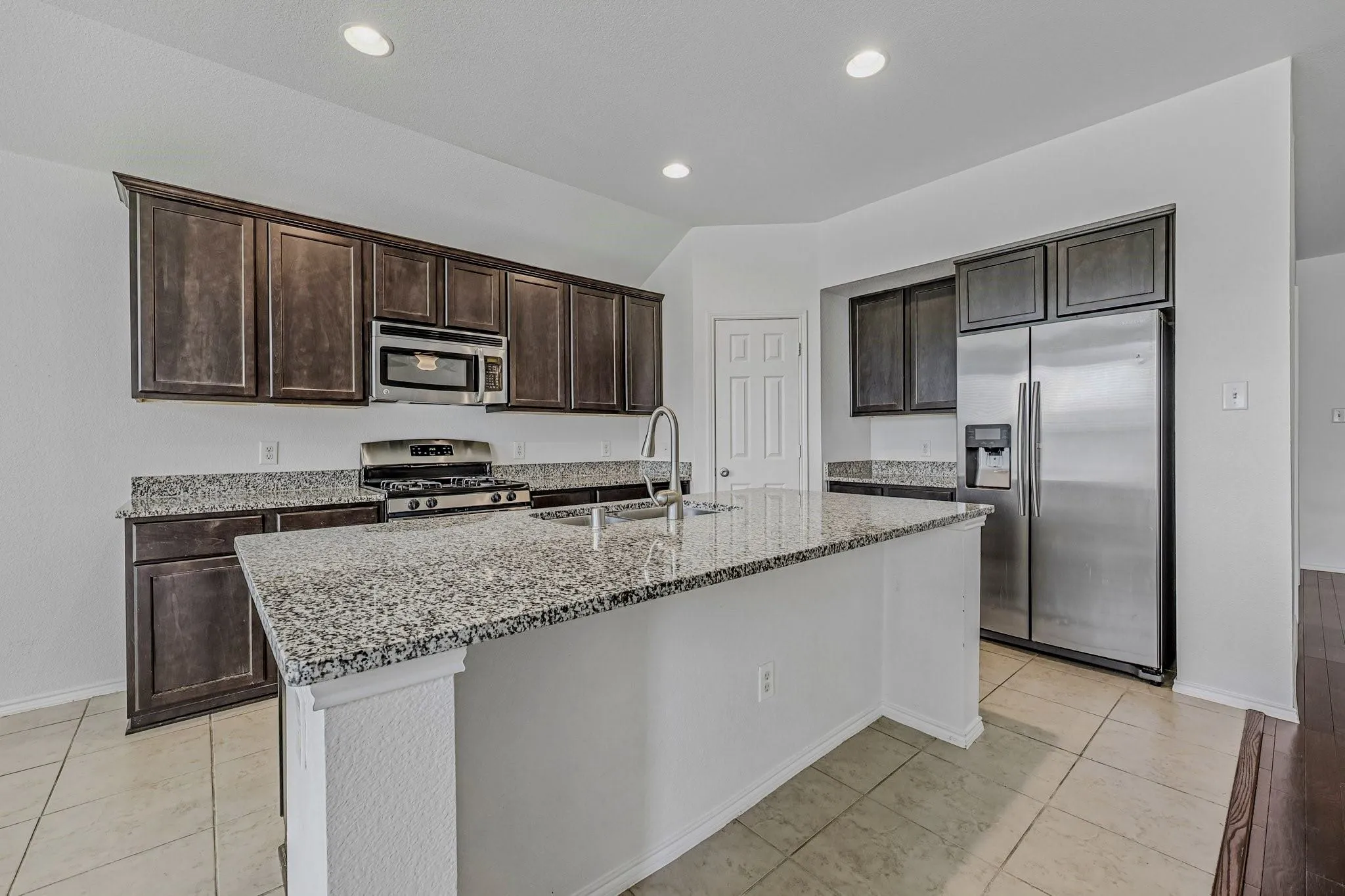 Single Family Residence For Rent in Collin County , 512 Stableford Street, Celina, Texas 75009, 4 Bedroom, 3 Bathroom, 2 Garage spaces, 2,123 Sqft, built in 2015, mls#21386654, Real Estate Agent in Celina, Homes For Rent in Collin county, Homes For Rent in Celina, Realtor in Celina Texas, Real Estate Brokerage Independent Realty Texas, Luminita Cordes Realtor