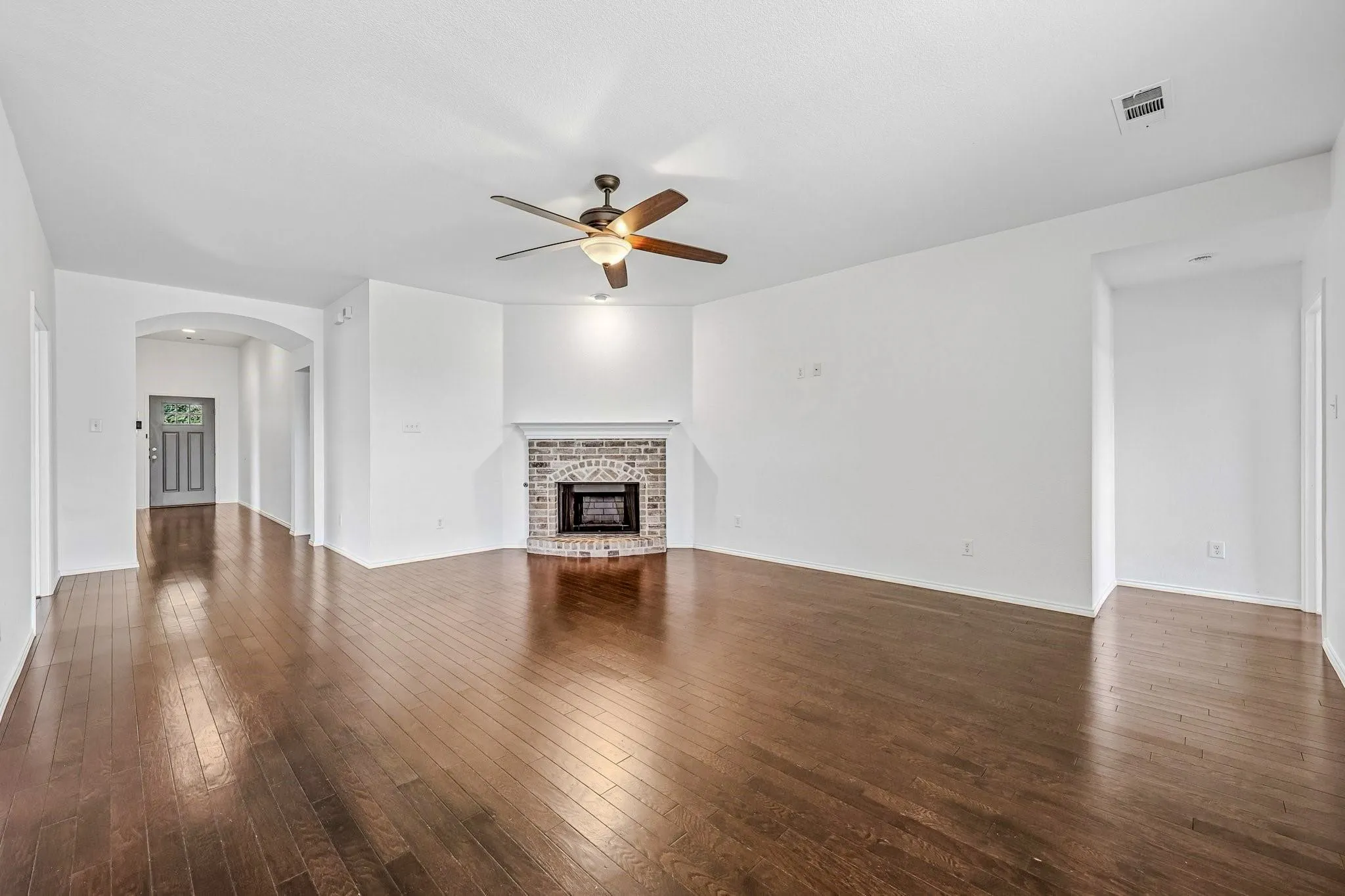 Single Family Residence For Rent in Collin County , 512 Stableford Street, Celina, Texas 75009, 4 Bedroom, 3 Bathroom, 2 Garage spaces, 2,123 Sqft, built in 2015, mls#21386654, Real Estate Agent in Celina, Homes For Rent in Collin county, Homes For Rent in Celina, Realtor in Celina Texas, Real Estate Brokerage Independent Realty Texas, Luminita Cordes Realtor