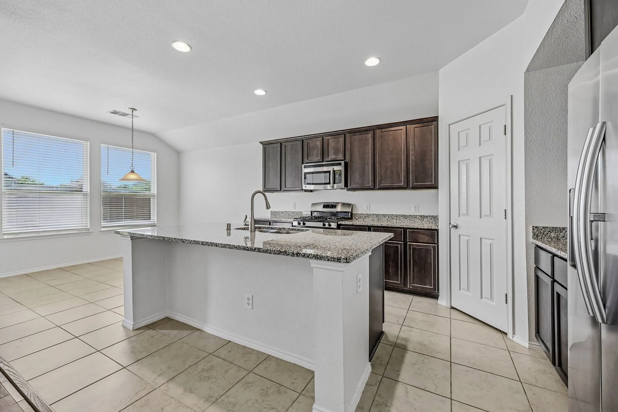 Single Family Residence For Rent in Collin County , 512 Stableford Street, Celina, Texas 75009, 4 Bedroom, 3 Bathroom, 2 Garage spaces, 2,123 Sqft, built in 2015, mls#21386654, Real Estate Agent in Celina, Homes For Rent in Collin county, Homes For Rent in Celina, Realtor in Celina Texas, Real Estate Brokerage Independent Realty Texas, Luminita Cordes Realtor
