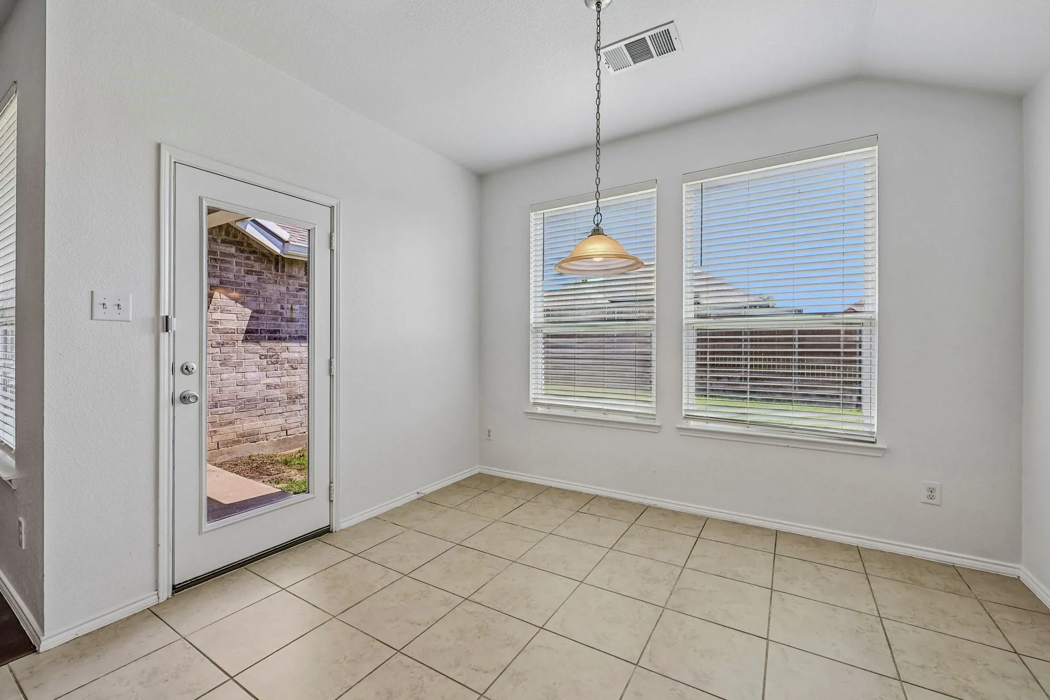 Single Family Residence For Rent in Collin County , 512 Stableford Street, Celina, Texas 75009, 4 Bedroom, 3 Bathroom, 2 Garage spaces, 2,123 Sqft, built in 2015, mls#21386654, Real Estate Agent in Celina, Homes For Rent in Collin county, Homes For Rent in Celina, Realtor in Celina Texas, Real Estate Brokerage Independent Realty Texas, Luminita Cordes Realtor