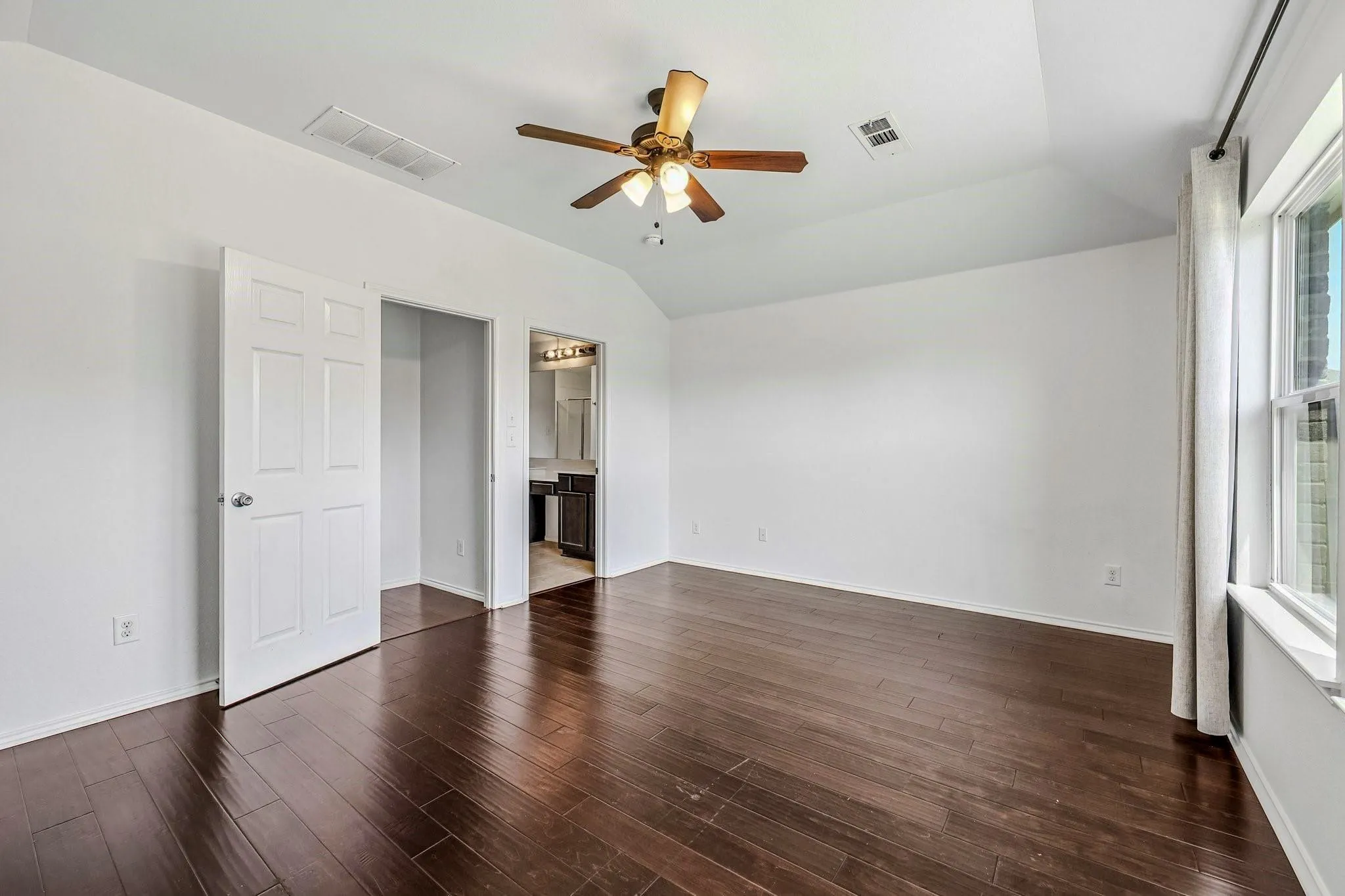 Single Family Residence For Rent in Collin County , 512 Stableford Street, Celina, Texas 75009, 4 Bedroom, 3 Bathroom, 2 Garage spaces, 2,123 Sqft, built in 2015, mls#21386654, Real Estate Agent in Celina, Homes For Rent in Collin county, Homes For Rent in Celina, Realtor in Celina Texas, Real Estate Brokerage Independent Realty Texas, Luminita Cordes Realtor