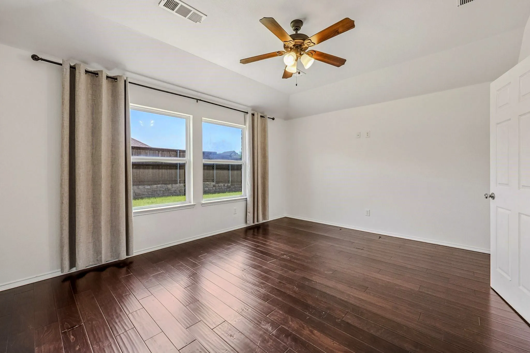 Single Family Residence For Rent in Collin County , 512 Stableford Street, Celina, Texas 75009, 4 Bedroom, 3 Bathroom, 2 Garage spaces, 2,123 Sqft, built in 2015, mls#21386654, Real Estate Agent in Celina, Homes For Rent in Collin county, Homes For Rent in Celina, Realtor in Celina Texas, Real Estate Brokerage Independent Realty Texas, Luminita Cordes Realtor