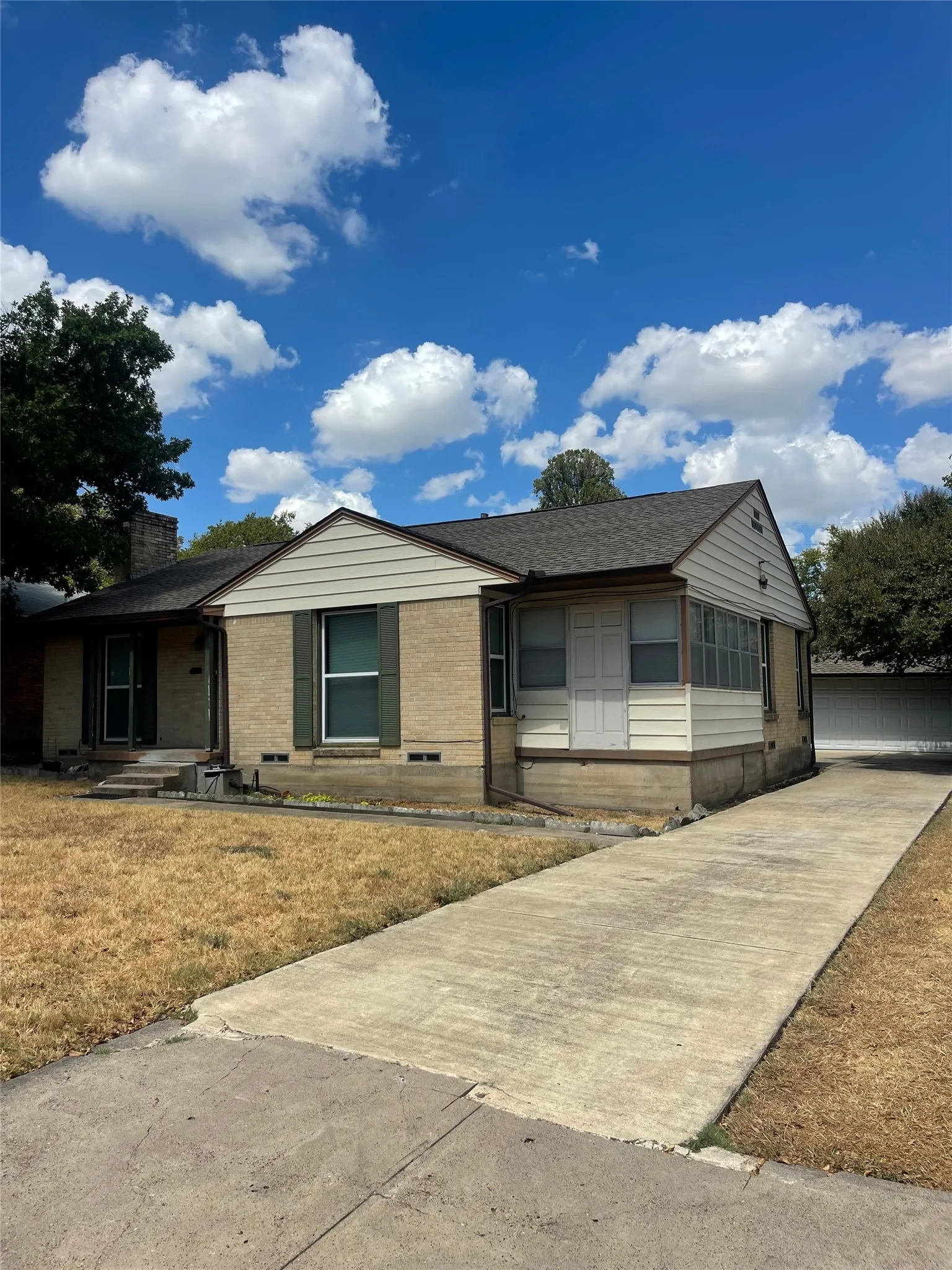 Apartment For Rent in Dallas County , 1527 Harbor Road 1527, Dallas, Texas 75216, 2 Bedroom, 1 Bathroom, 1 Garage spaces, 1,190 Sqft, built in 1949, mls#21386656, Real Estate Agent in Dallas, Homes For Rent in Dallas county, Homes For Rent in Dallas, Realtor in Dallas Texas, Real Estate Brokerage Independent Realty Texas, Luminita Cordes Realtor