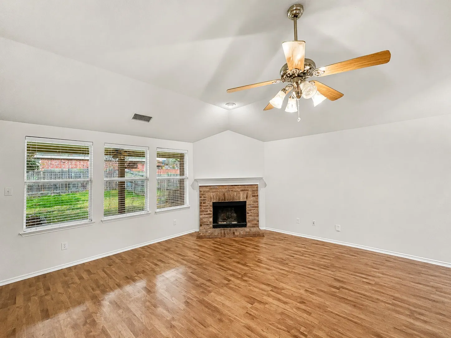 Single Family Residence For Rent in Collin County , 3320 Truman Street, Mc Kinney, Texas 75071, 3 Bedroom, 2 Bathroom, 1 Garage spaces, 1,787 Sqft, built in 2003, mls#21386655, Real Estate Agent in Mc Kinney, Homes For Rent in Collin county, Homes For Rent in Mc Kinney, Realtor in Mc Kinney Texas, Real Estate Brokerage Independent Realty Texas, Luminita Cordes Realtor