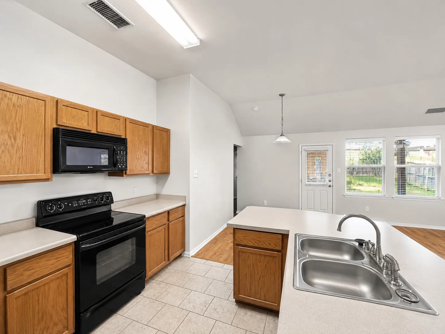 Single Family Residence For Rent in Collin County , 3320 Truman Street, Mc Kinney, Texas 75071, 3 Bedroom, 2 Bathroom, 1 Garage spaces, 1,787 Sqft, built in 2003, mls#21386655, Real Estate Agent in Mc Kinney, Homes For Rent in Collin county, Homes For Rent in Mc Kinney, Realtor in Mc Kinney Texas, Real Estate Brokerage Independent Realty Texas, Luminita Cordes Realtor
