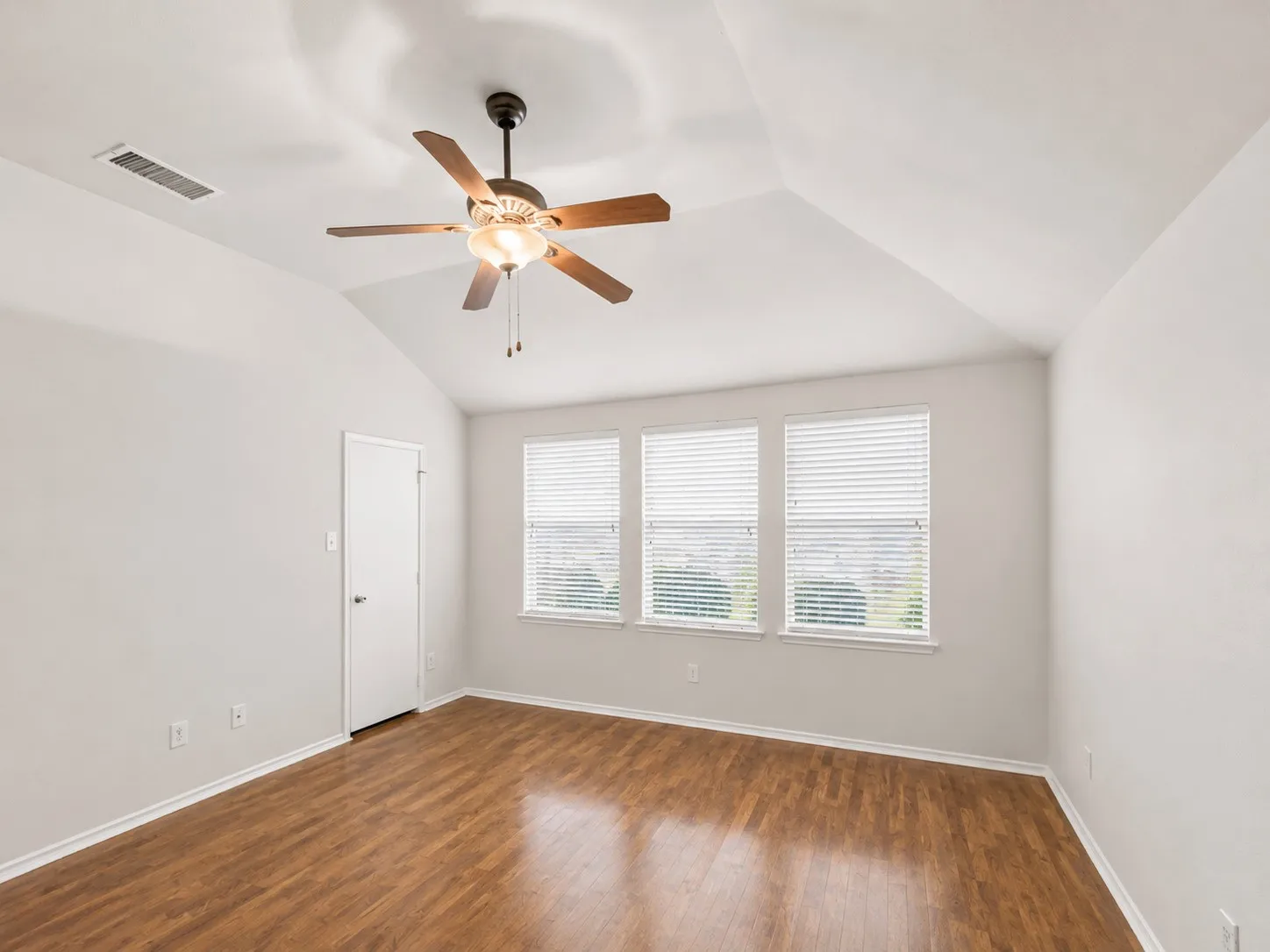 Single Family Residence For Rent in Collin County , 3320 Truman Street, Mc Kinney, Texas 75071, 3 Bedroom, 2 Bathroom, 1 Garage spaces, 1,787 Sqft, built in 2003, mls#21386655, Real Estate Agent in Mc Kinney, Homes For Rent in Collin county, Homes For Rent in Mc Kinney, Realtor in Mc Kinney Texas, Real Estate Brokerage Independent Realty Texas, Luminita Cordes Realtor