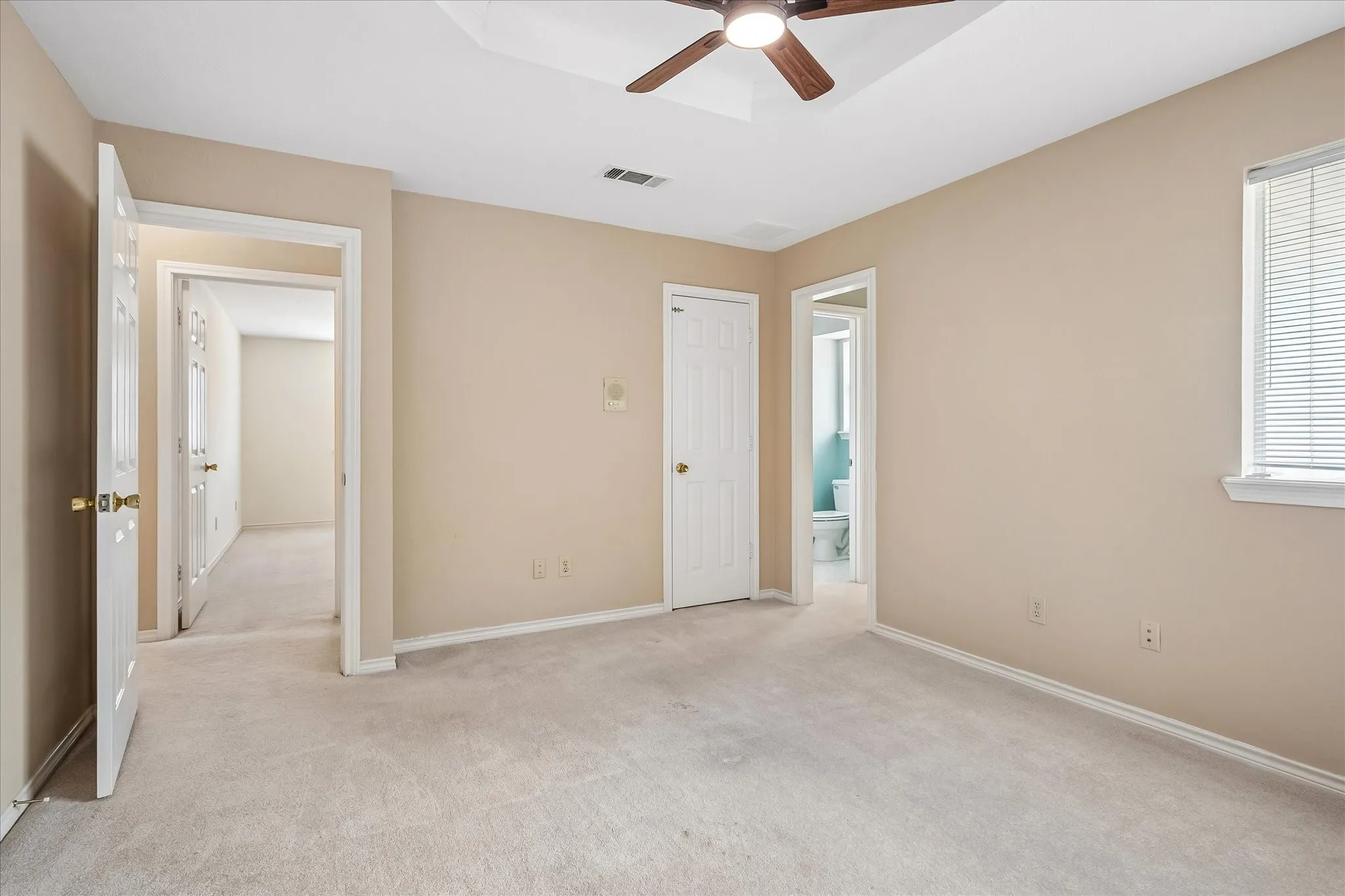 Large upstairs bedroom