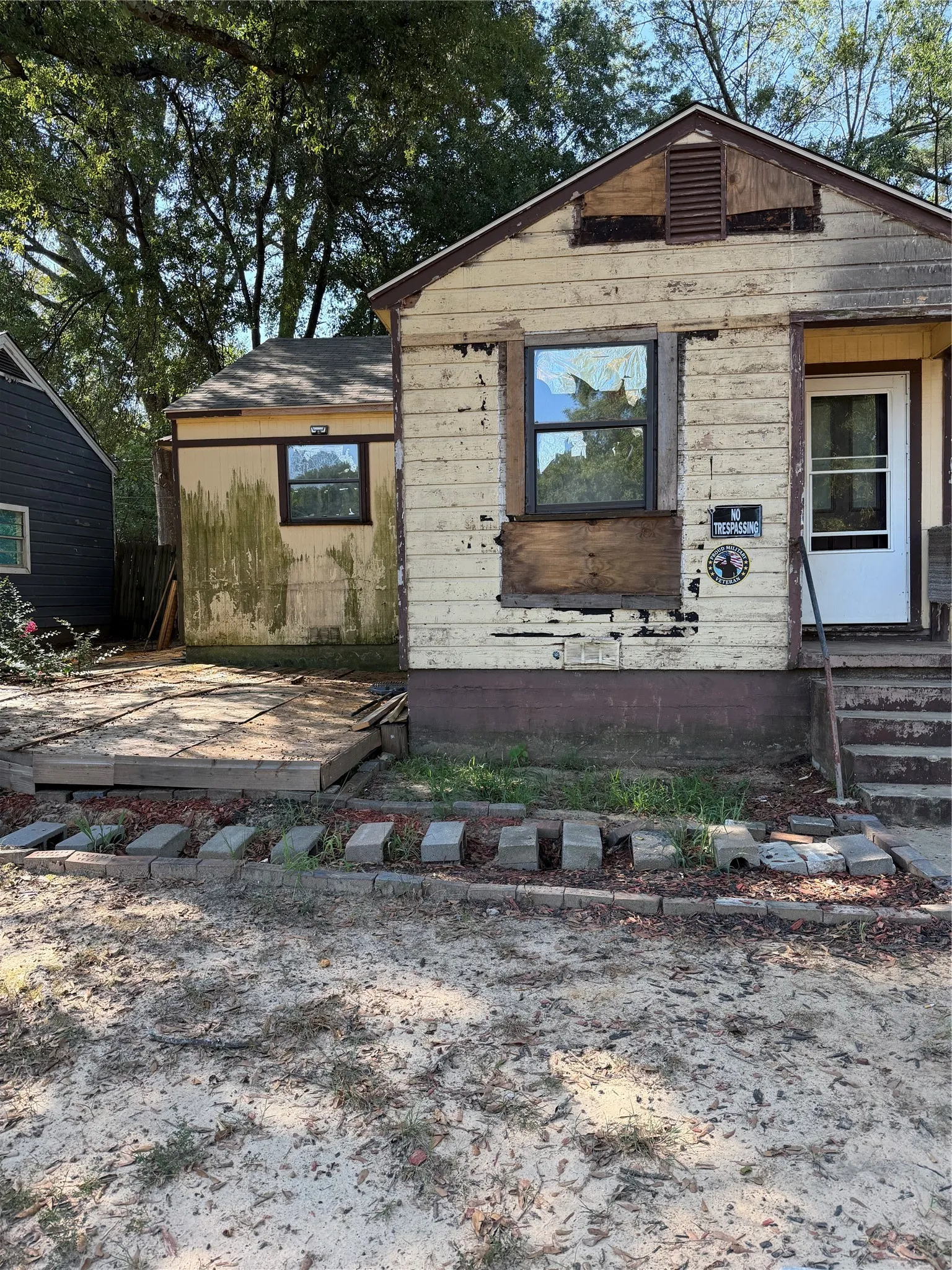 Single Family Residence For Sale in Bowie County , 507 Blanton Avenue, Texarkana, Texas 75501, 3 Bedroom, 1 Bathroom, Garage spaces, 1,058 Sqft, built in 1965, mls#21386670, Real Estate Agent in Texarkana, Homes For Sale in Bowie county, Homes For Sale in Texarkana, Realtor in Texarkana Texas, Real Estate Brokerage Independent Realty Texas, Luminita Cordes Realtor