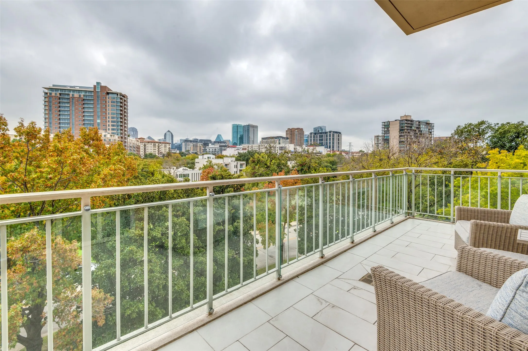 Condominium For Sale in Dallas County , 2801 Turtle Creek Boulevard 3E, Dallas, Texas 75219, 2 Bedroom, 3 Bathroom, 2 Garage spaces, 5,256 Sqft, built in 1992, mls#21385425, Real Estate Agent in Dallas, Homes For Sale in Dallas county, Homes For Sale in Dallas, Realtor in Dallas Texas, Real Estate Brokerage Independent Realty Texas, Luminita Cordes Realtor