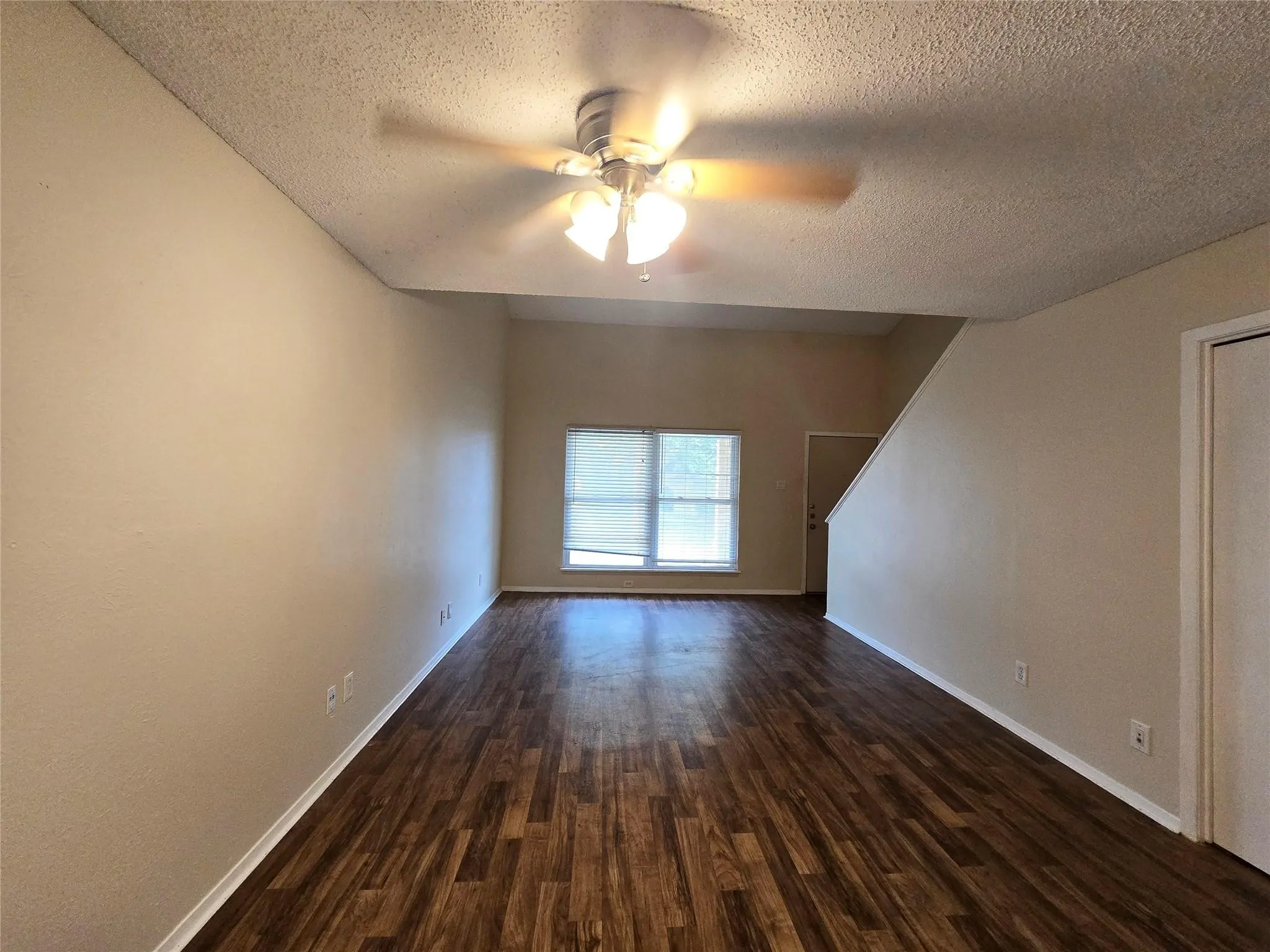 Duplex For Rent in Tarrant County , 2223 Viewtop Lane A, Arlington, Texas 76012, 1 Bedroom, 2 Bathroom, Garage spaces, 800 Sqft, built in 1970, mls#21382673, Real Estate Agent in Arlington, Homes For Rent in Tarrant county, Homes For Rent in Arlington, Realtor in Arlington Texas, Real Estate Brokerage Independent Realty Texas, Luminita Cordes Realtor