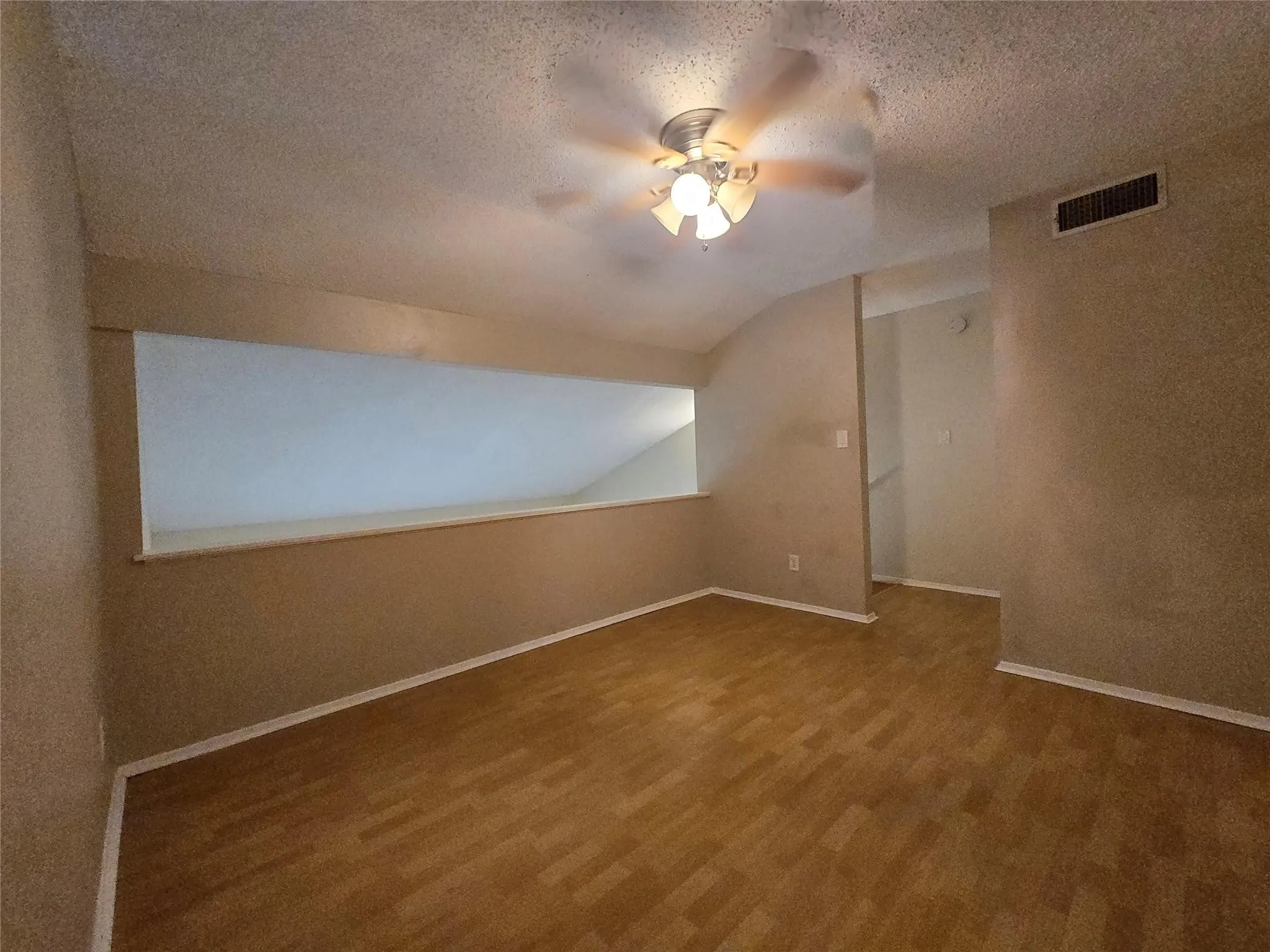 Duplex For Rent in Tarrant County , 2223 Viewtop Lane A, Arlington, Texas 76012, 1 Bedroom, 2 Bathroom, Garage spaces, 800 Sqft, built in 1970, mls#21382673, Real Estate Agent in Arlington, Homes For Rent in Tarrant county, Homes For Rent in Arlington, Realtor in Arlington Texas, Real Estate Brokerage Independent Realty Texas, Luminita Cordes Realtor
