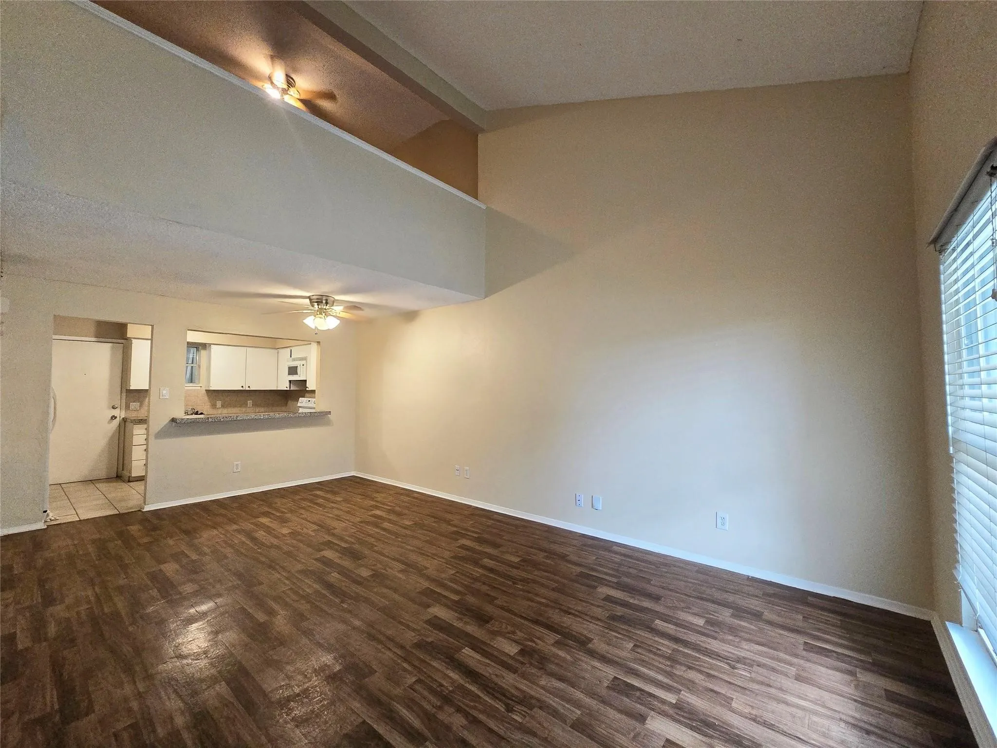 Duplex For Rent in Tarrant County , 2223 Viewtop Lane A, Arlington, Texas 76012, 1 Bedroom, 2 Bathroom, Garage spaces, 800 Sqft, built in 1970, mls#21382673, Real Estate Agent in Arlington, Homes For Rent in Tarrant county, Homes For Rent in Arlington, Realtor in Arlington Texas, Real Estate Brokerage Independent Realty Texas, Luminita Cordes Realtor