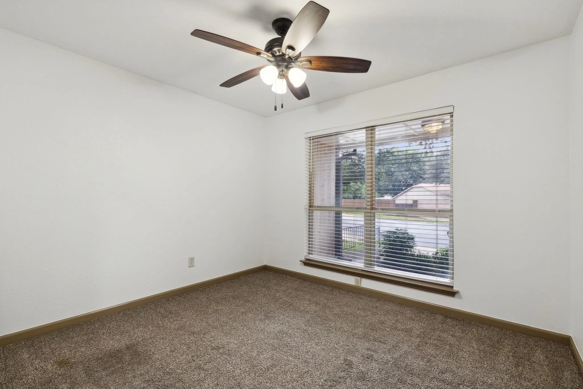 Duplex For Rent in Tarrant County , 414 Bluegrass Lane, Euless, Texas 76039, 2 Bedroom, 1 Bathroom, Garage spaces, 990 Sqft, built in 1981, mls#21343554, Real Estate Agent in Euless, Homes For Rent in Tarrant county, Homes For Rent in Euless, Realtor in Euless Texas, Real Estate Brokerage Independent Realty Texas, Luminita Cordes Realtor
