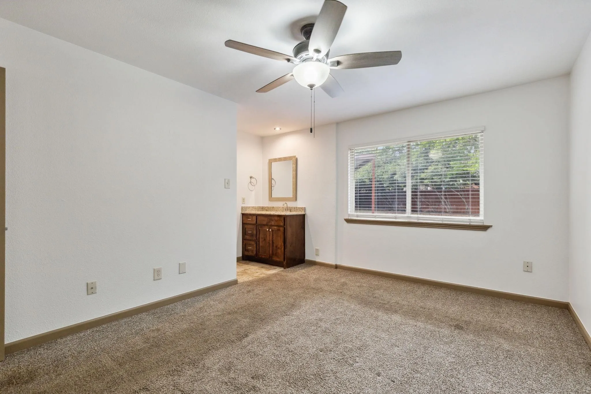 Duplex For Rent in Tarrant County , 414 Bluegrass Lane, Euless, Texas 76039, 2 Bedroom, 1 Bathroom, Garage spaces, 990 Sqft, built in 1981, mls#21343554, Real Estate Agent in Euless, Homes For Rent in Tarrant county, Homes For Rent in Euless, Realtor in Euless Texas, Real Estate Brokerage Independent Realty Texas, Luminita Cordes Realtor