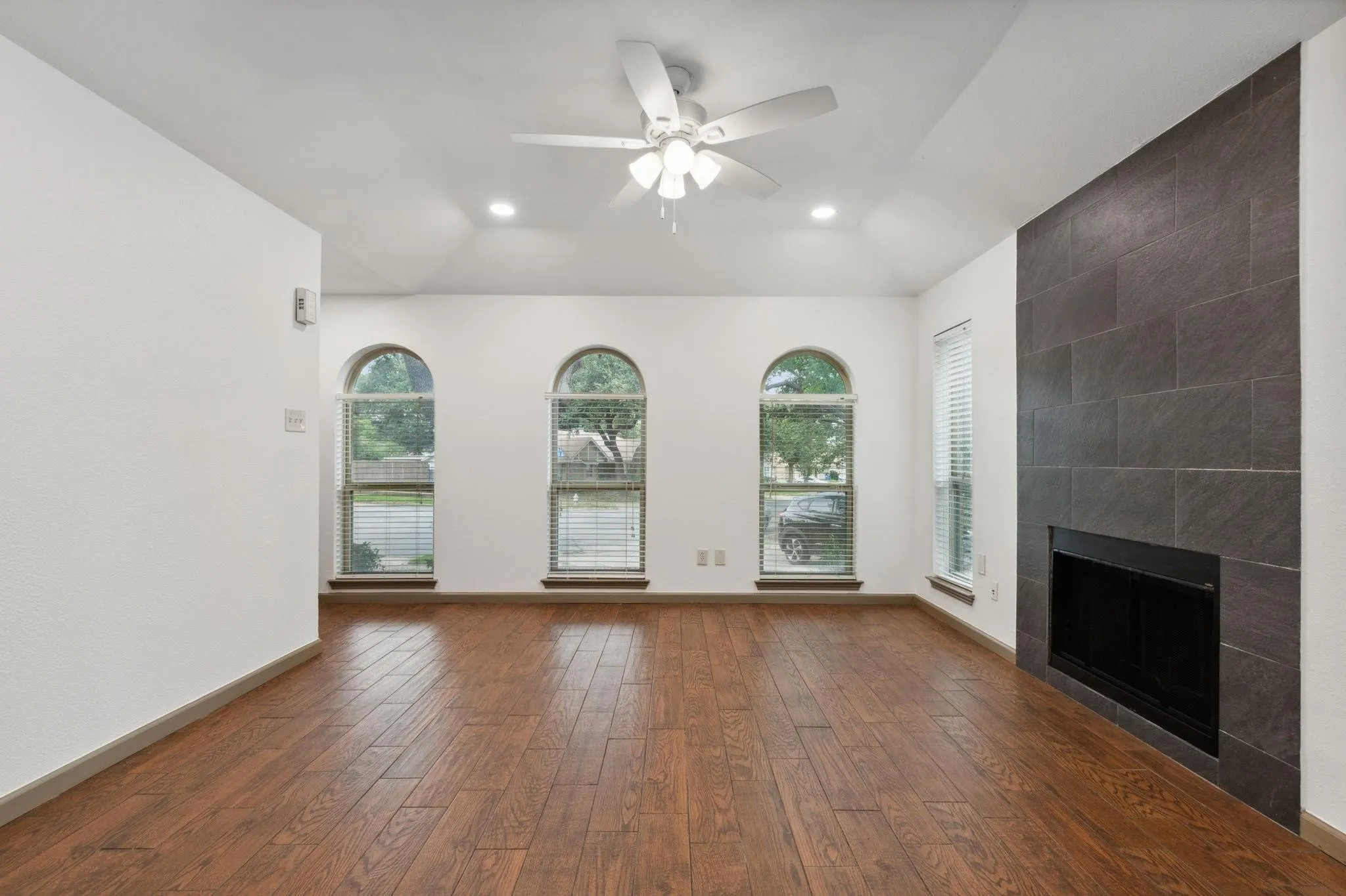 Duplex For Rent in Tarrant County , 414 Bluegrass Lane, Euless, Texas 76039, 2 Bedroom, 1 Bathroom, Garage spaces, 990 Sqft, built in 1981, mls#21343554, Real Estate Agent in Euless, Homes For Rent in Tarrant county, Homes For Rent in Euless, Realtor in Euless Texas, Real Estate Brokerage Independent Realty Texas, Luminita Cordes Realtor