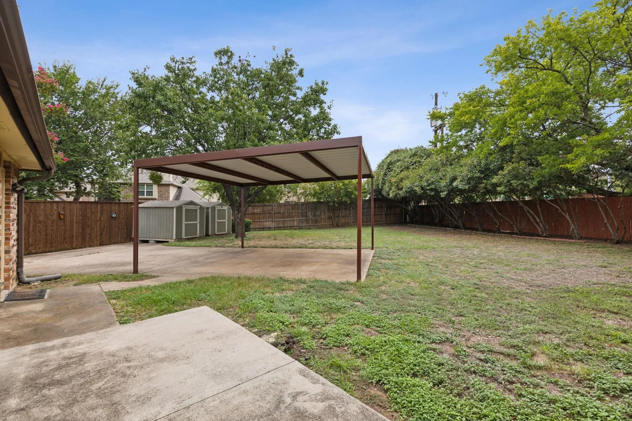 Duplex For Rent in Tarrant County , 414 Bluegrass Lane, Euless, Texas 76039, 2 Bedroom, 1 Bathroom, Garage spaces, 990 Sqft, built in 1981, mls#21343554, Real Estate Agent in Euless, Homes For Rent in Tarrant county, Homes For Rent in Euless, Realtor in Euless Texas, Real Estate Brokerage Independent Realty Texas, Luminita Cordes Realtor