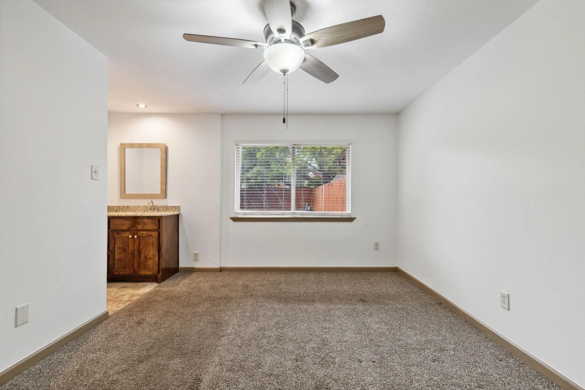 Duplex For Rent in Tarrant County , 414 Bluegrass Lane, Euless, Texas 76039, 2 Bedroom, 1 Bathroom, Garage spaces, 990 Sqft, built in 1981, mls#21343554, Real Estate Agent in Euless, Homes For Rent in Tarrant county, Homes For Rent in Euless, Realtor in Euless Texas, Real Estate Brokerage Independent Realty Texas, Luminita Cordes Realtor