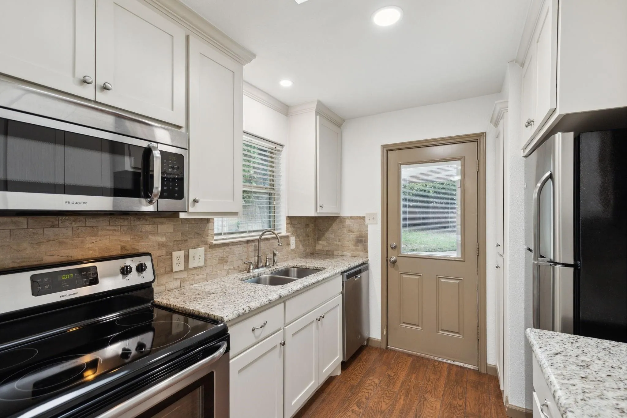 Duplex For Rent in Tarrant County , 414 Bluegrass Lane, Euless, Texas 76039, 2 Bedroom, 1 Bathroom, Garage spaces, 990 Sqft, built in 1981, mls#21343554, Real Estate Agent in Euless, Homes For Rent in Tarrant county, Homes For Rent in Euless, Realtor in Euless Texas, Real Estate Brokerage Independent Realty Texas, Luminita Cordes Realtor
