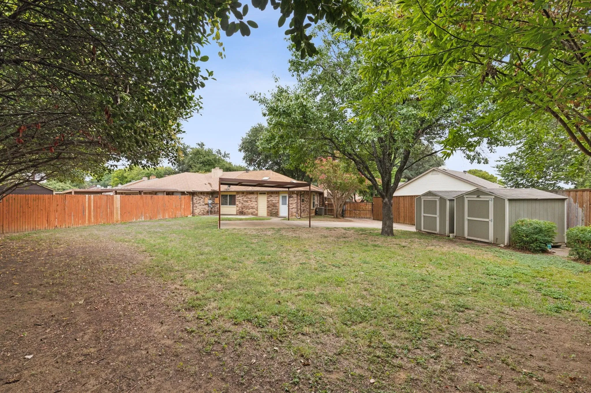 Duplex For Rent in Tarrant County , 414 Bluegrass Lane, Euless, Texas 76039, 2 Bedroom, 1 Bathroom, Garage spaces, 990 Sqft, built in 1981, mls#21343554, Real Estate Agent in Euless, Homes For Rent in Tarrant county, Homes For Rent in Euless, Realtor in Euless Texas, Real Estate Brokerage Independent Realty Texas, Luminita Cordes Realtor