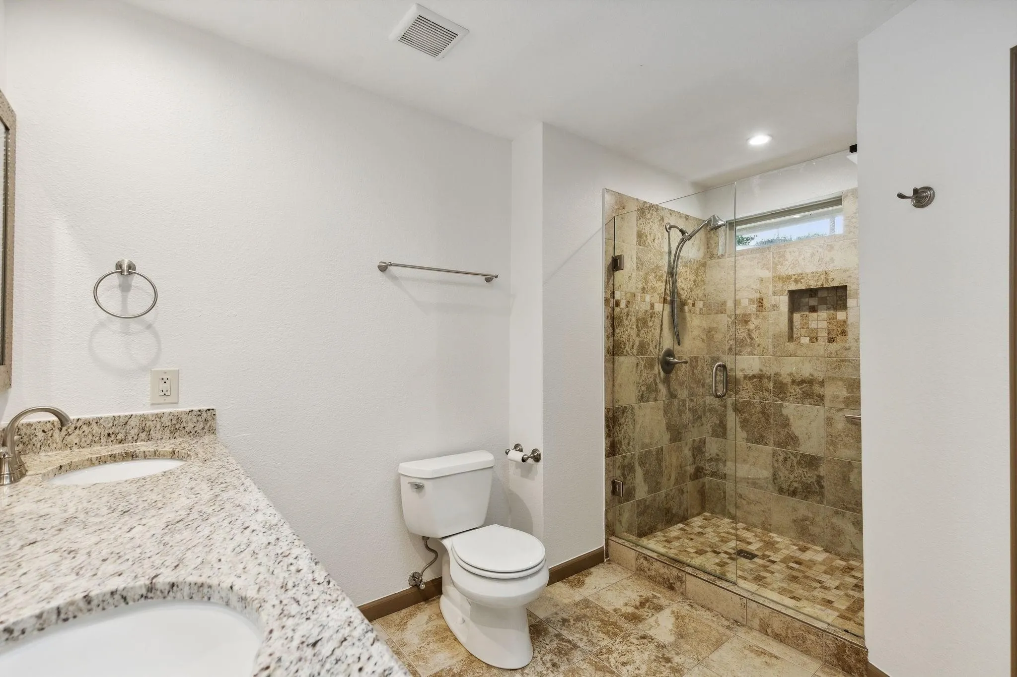 Duplex For Rent in Tarrant County , 414 Bluegrass Lane, Euless, Texas 76039, 2 Bedroom, 1 Bathroom, Garage spaces, 990 Sqft, built in 1981, mls#21343554, Real Estate Agent in Euless, Homes For Rent in Tarrant county, Homes For Rent in Euless, Realtor in Euless Texas, Real Estate Brokerage Independent Realty Texas, Luminita Cordes Realtor