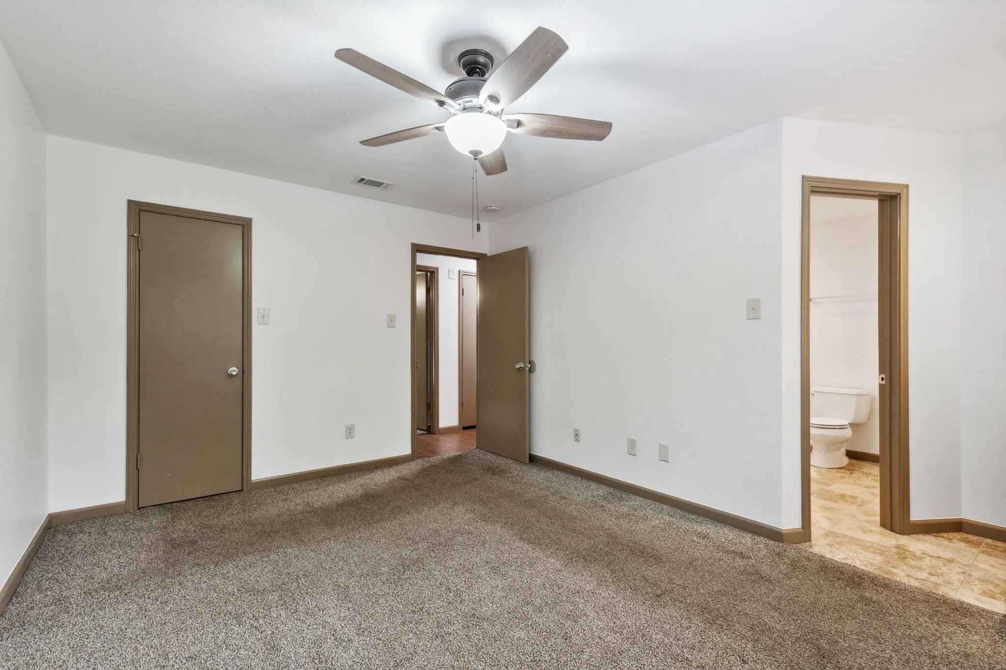 Duplex For Rent in Tarrant County , 414 Bluegrass Lane, Euless, Texas 76039, 2 Bedroom, 1 Bathroom, Garage spaces, 990 Sqft, built in 1981, mls#21343554, Real Estate Agent in Euless, Homes For Rent in Tarrant county, Homes For Rent in Euless, Realtor in Euless Texas, Real Estate Brokerage Independent Realty Texas, Luminita Cordes Realtor