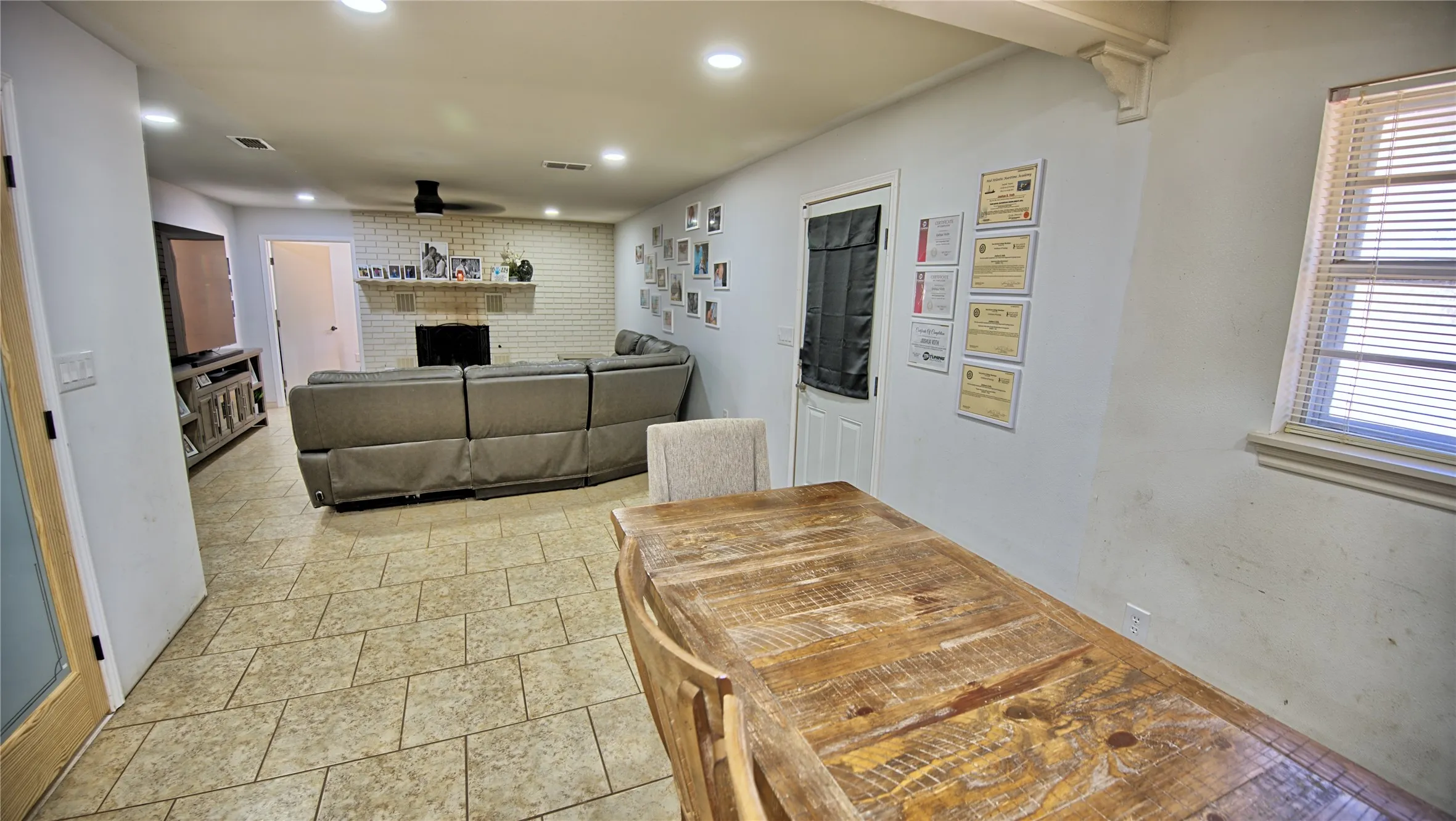 Single Family Residence For Sale in Montague County , 105 E Pecan Street, St Jo, Texas 76265, 4 Bedroom, 2 Bathroom, 2 Garage spaces, 2,606 Sqft, built in 1970, mls#21386668, Real Estate Agent in St Jo, Homes For Sale in Montague county, Homes For Sale in St Jo, Realtor in St Jo Texas, Real Estate Brokerage Independent Realty Texas, Luminita Cordes Realtor