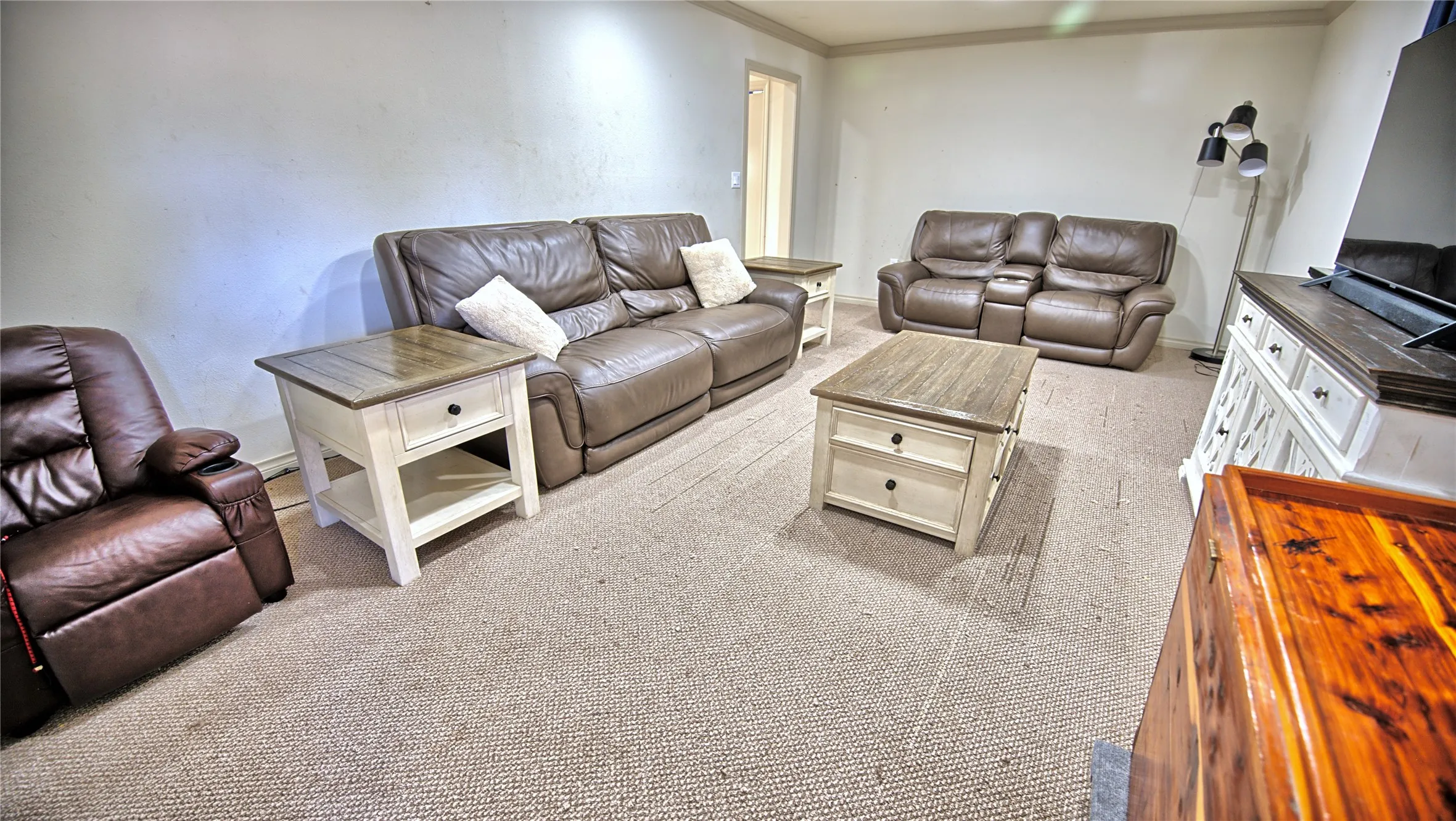 Single Family Residence For Sale in Montague County , 105 E Pecan Street, St Jo, Texas 76265, 4 Bedroom, 2 Bathroom, 2 Garage spaces, 2,606 Sqft, built in 1970, mls#21386668, Real Estate Agent in St Jo, Homes For Sale in Montague county, Homes For Sale in St Jo, Realtor in St Jo Texas, Real Estate Brokerage Independent Realty Texas, Luminita Cordes Realtor