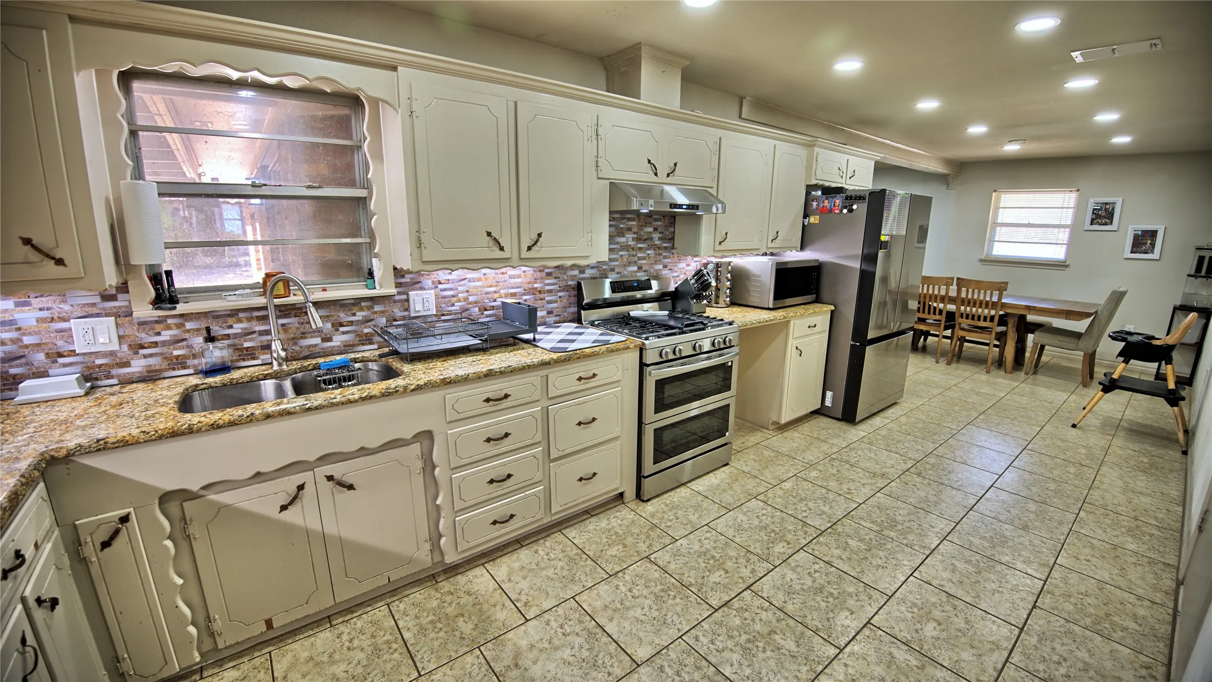 Single Family Residence For Sale in Montague County , 105 E Pecan Street, St Jo, Texas 76265, 4 Bedroom, 2 Bathroom, 2 Garage spaces, 2,606 Sqft, built in 1970, mls#21386668, Real Estate Agent in St Jo, Homes For Sale in Montague county, Homes For Sale in St Jo, Realtor in St Jo Texas, Real Estate Brokerage Independent Realty Texas, Luminita Cordes Realtor